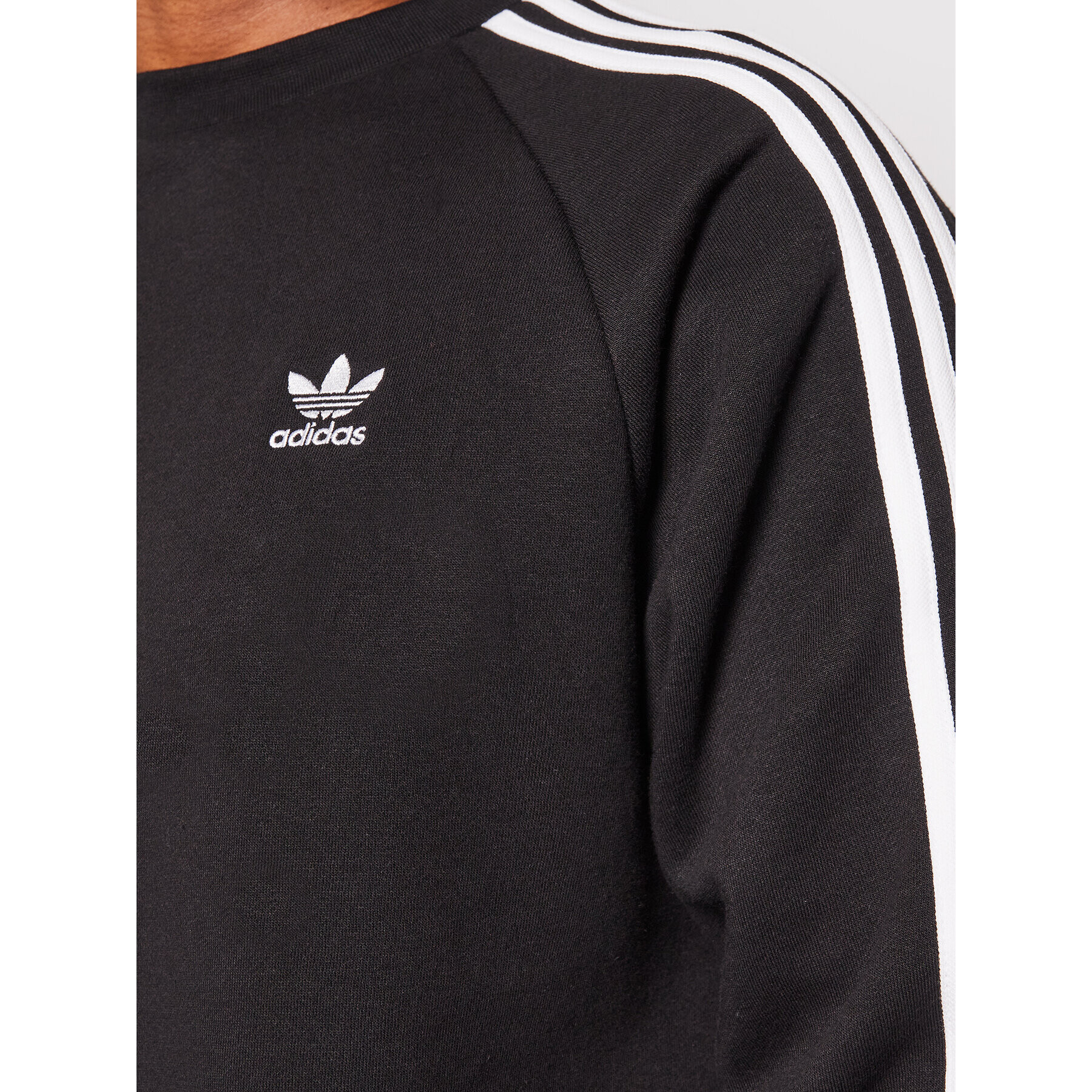 adidas Bluză adicolor Classics 3-Stripes Crew GN3487 Negru Regular Fit - Pled.ro