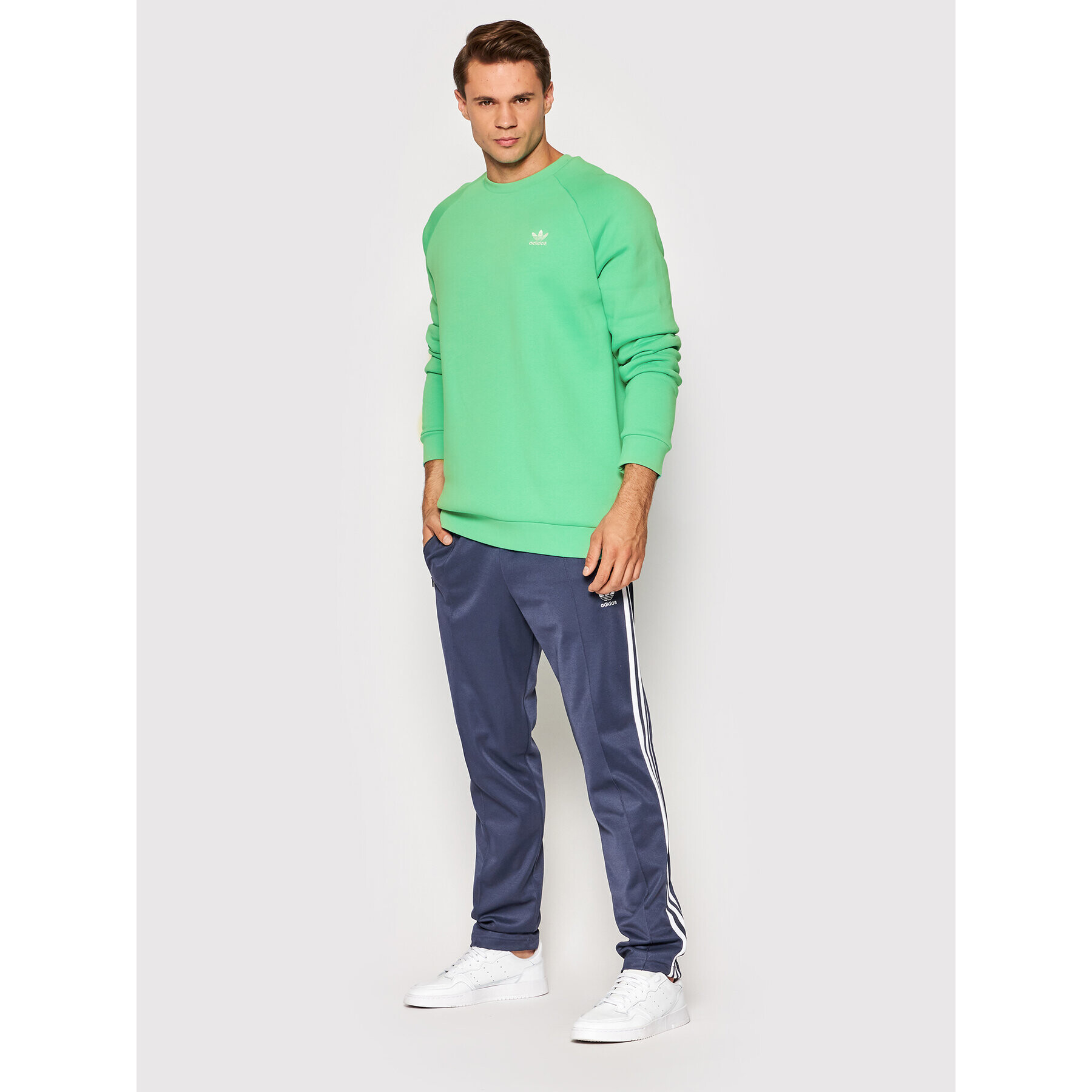 adidas Bluză adicolor Essentials Trefoil HE9425 Verde Regular Fit - Pled.ro