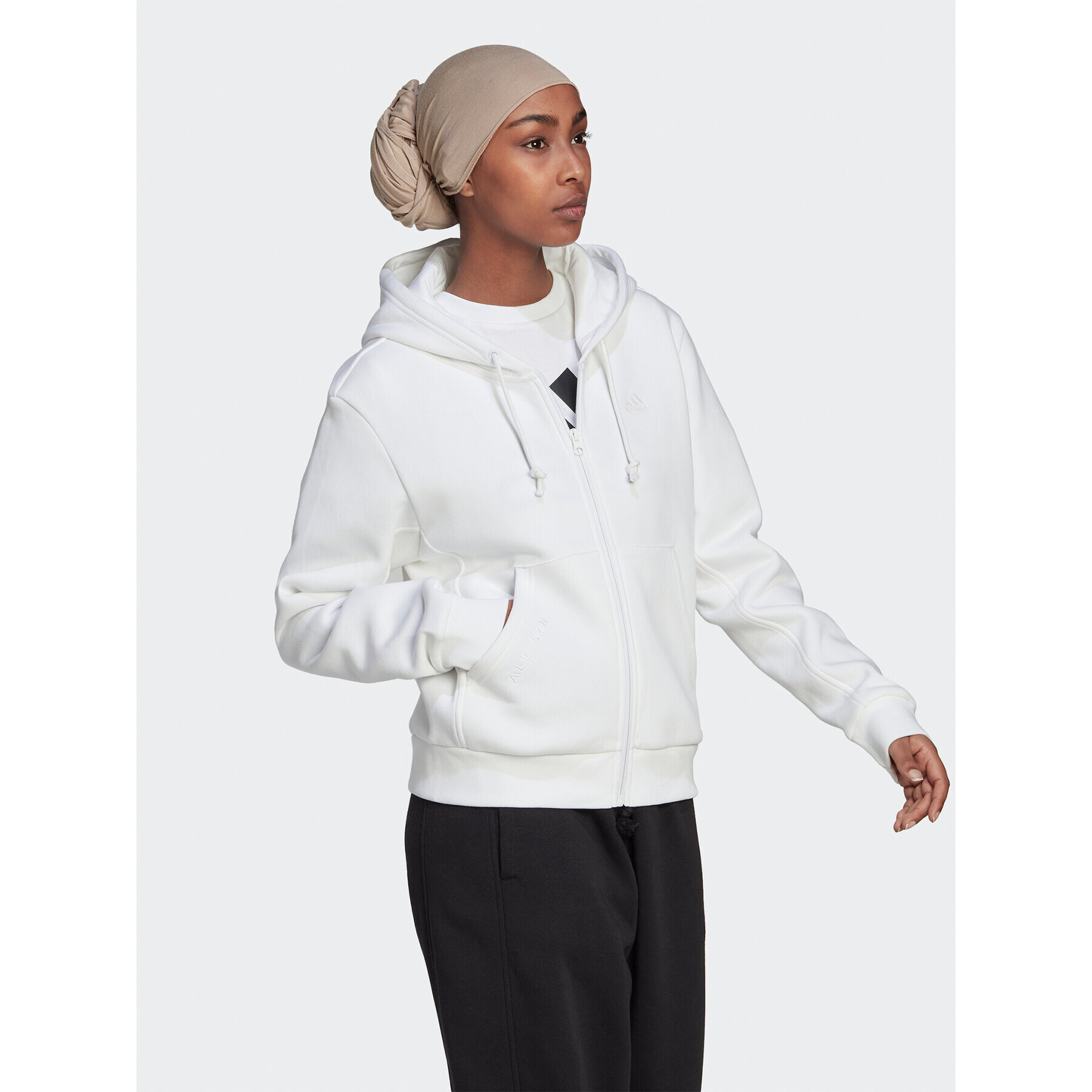 adidas Bluză ALL SZN Fleece HJ8008 Alb Regular Fit - Pled.ro