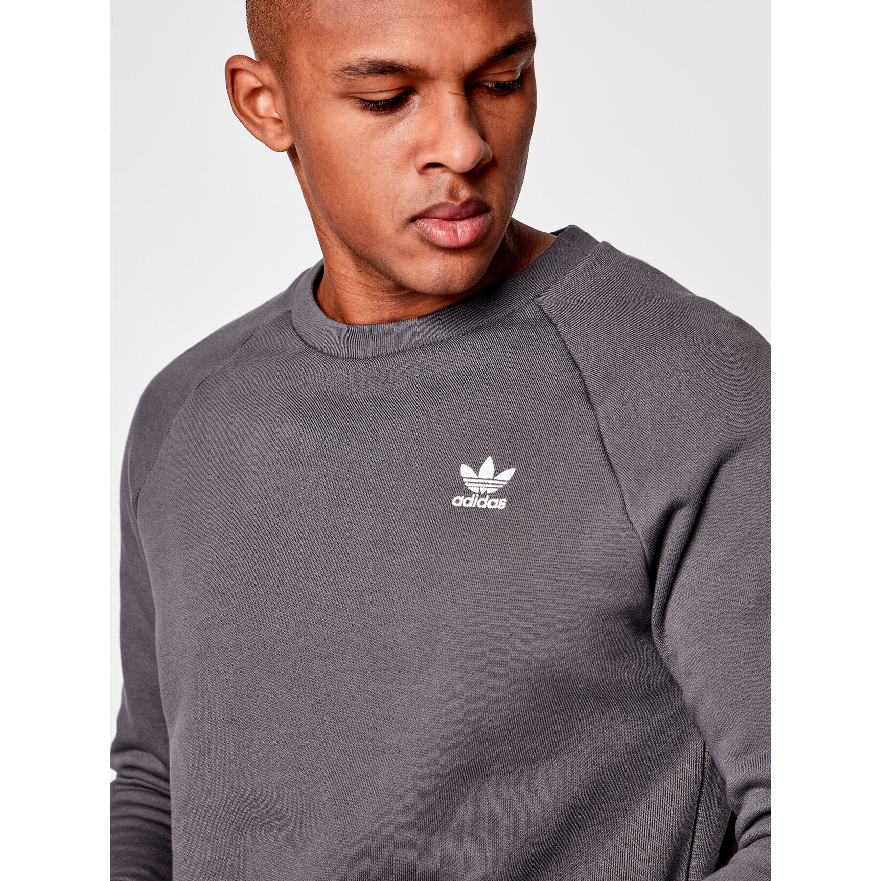 adidas Bluză Essential Crew GN3411 Gri Regular Fit - Pled.ro