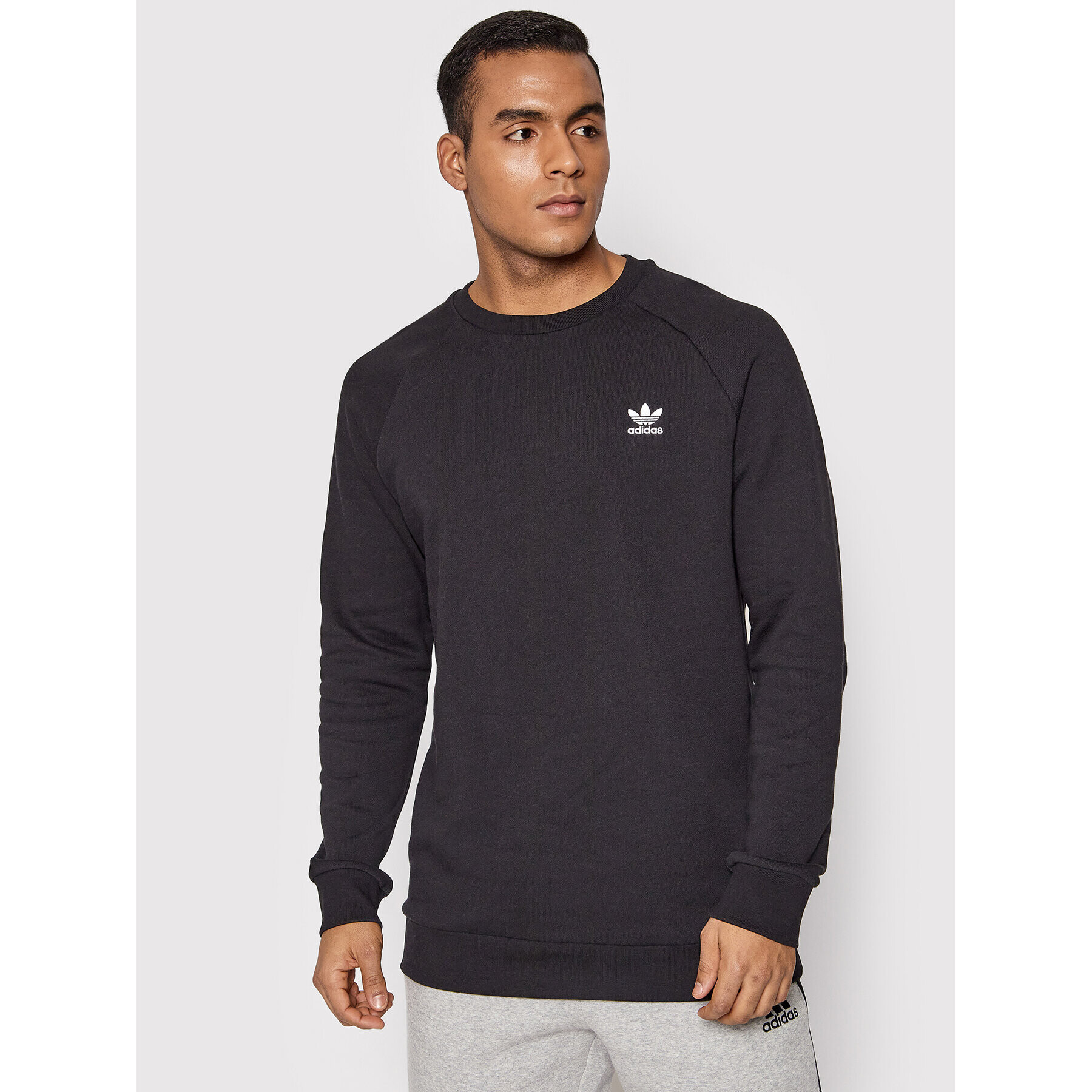 adidas Bluză Trefoil Essentials Crewneck DV1600 Negru Standard Fit - Pled.ro