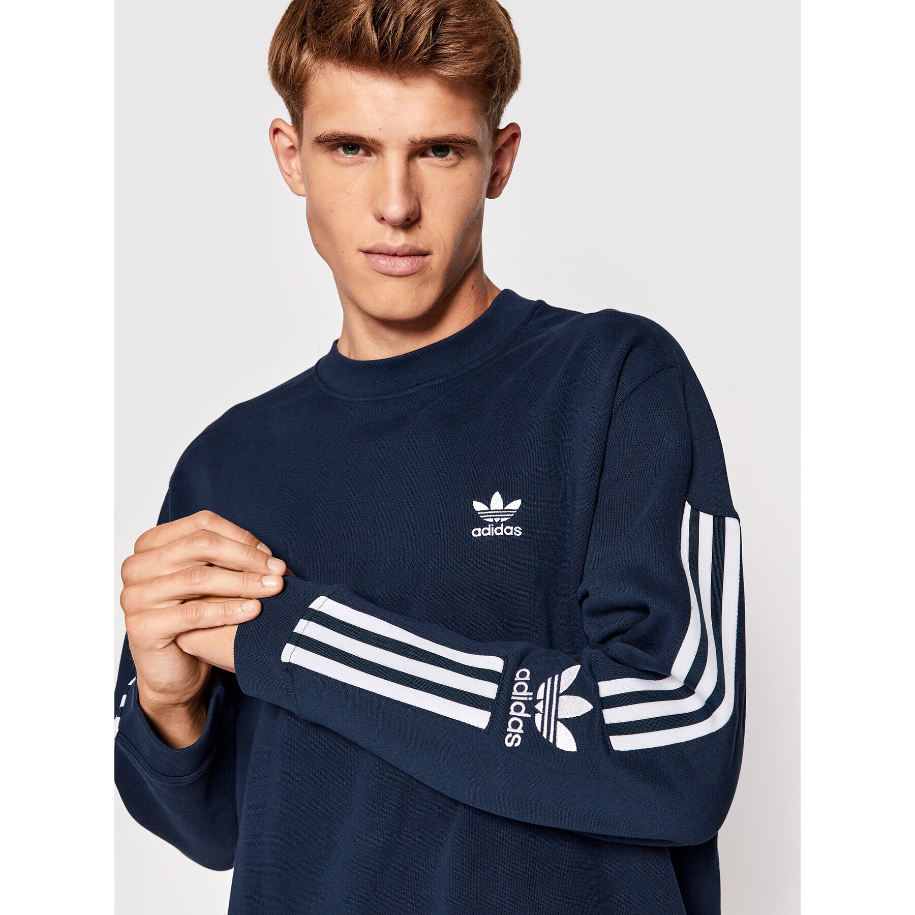 adidas Bluză adicolor Classics Lock Up Trefoil HK9824 Bleumarin Loose Fit - Pled.ro