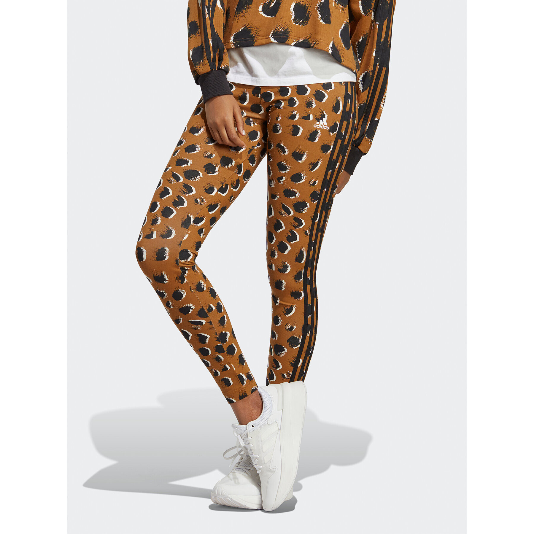 adidas Colanți Essentials 3-Stripes Animal Print Leggings IC8691 Maro - Pled.ro