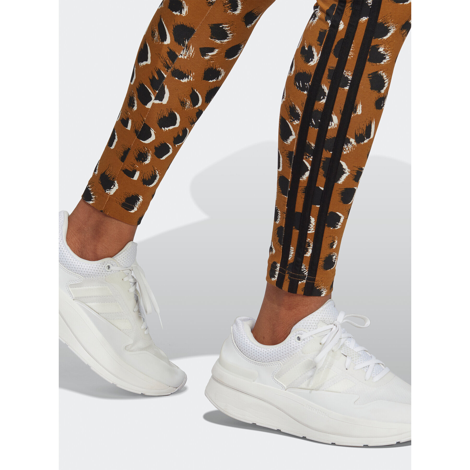 adidas Colanți Essentials 3-Stripes Animal Print Leggings IC8691 Maro - Pled.ro