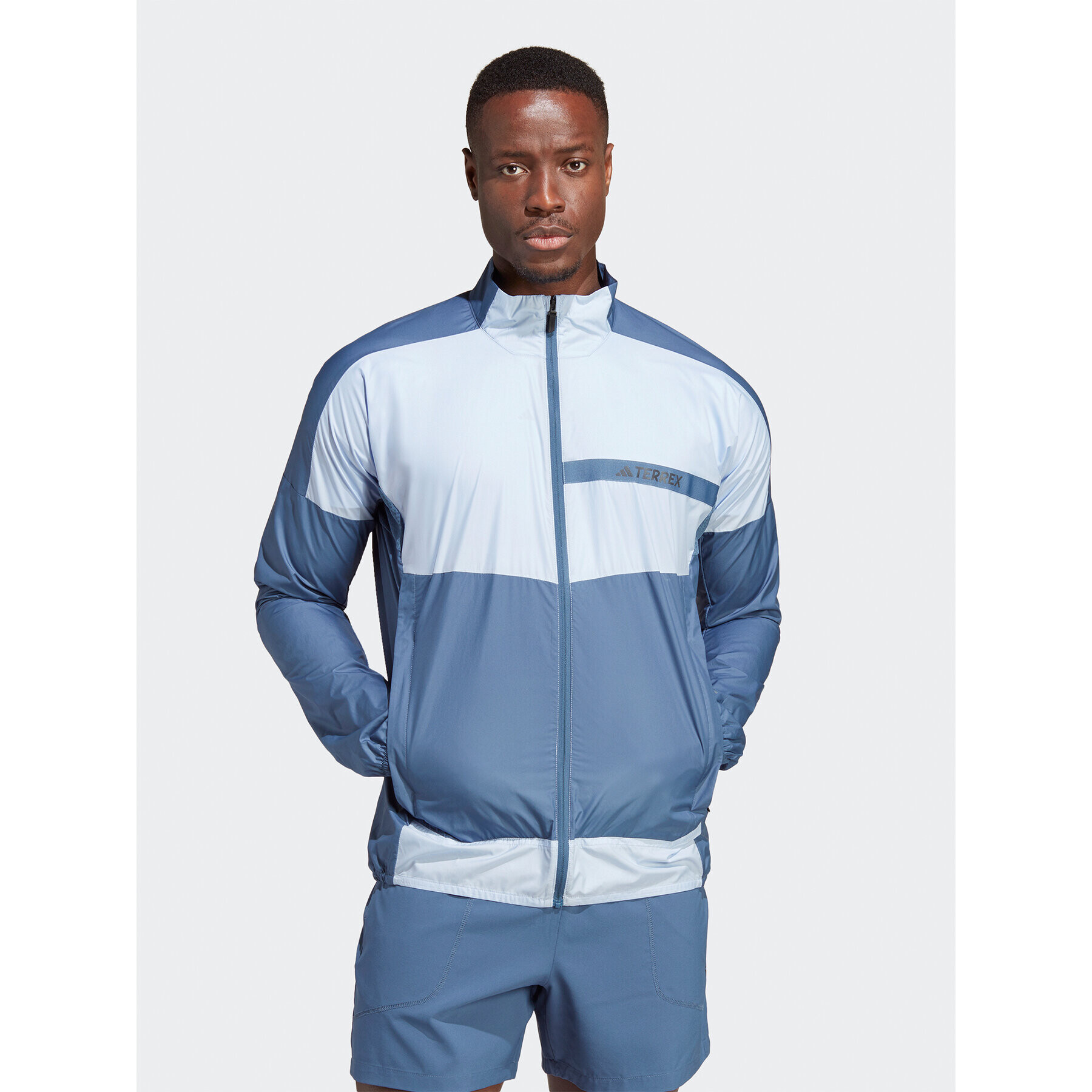 adidas Geacă de vânt Terrex Multi Windbreaker HM4028 Albastru Regular Fit - Pled.ro