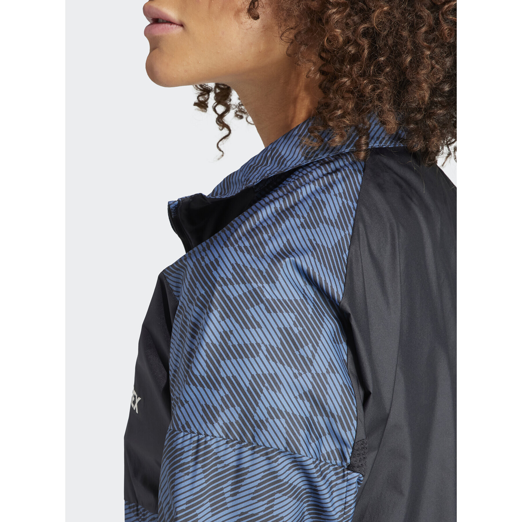 adidas Geacă de vânt Terrex Trail Running Windbreaker IA1808 Albastru Regular Fit - Pled.ro