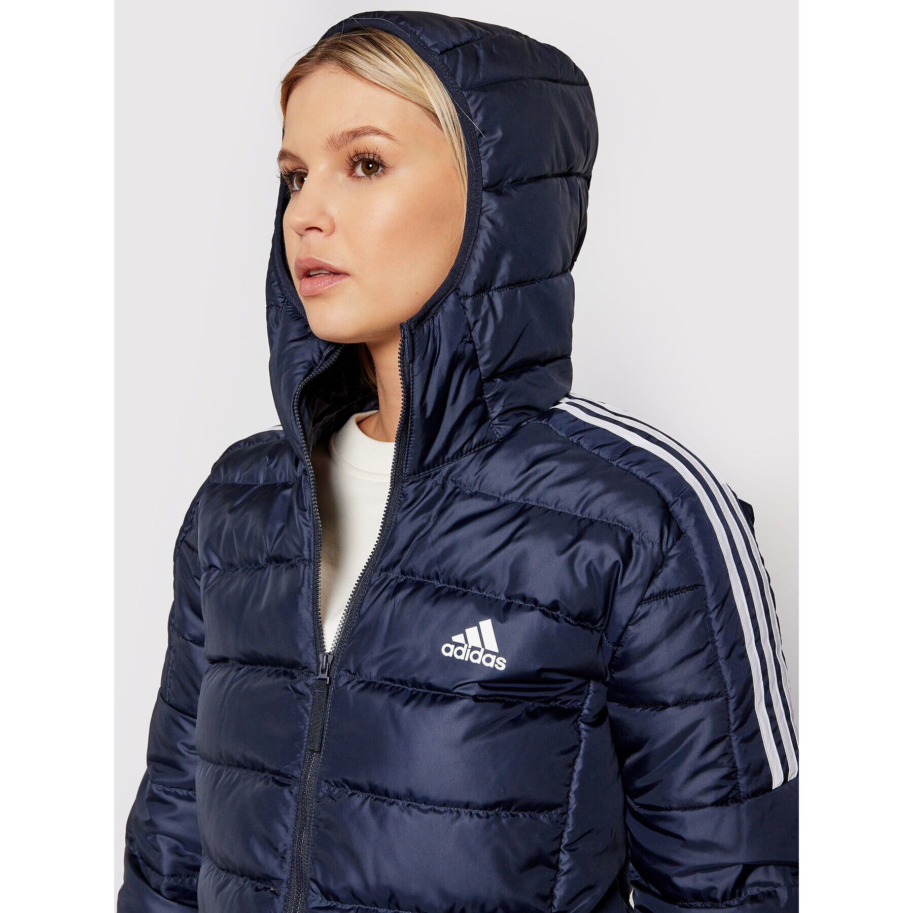 adidas Geacă din puf Essentials GT9139 Bleumarin Slim Fit - Pled.ro