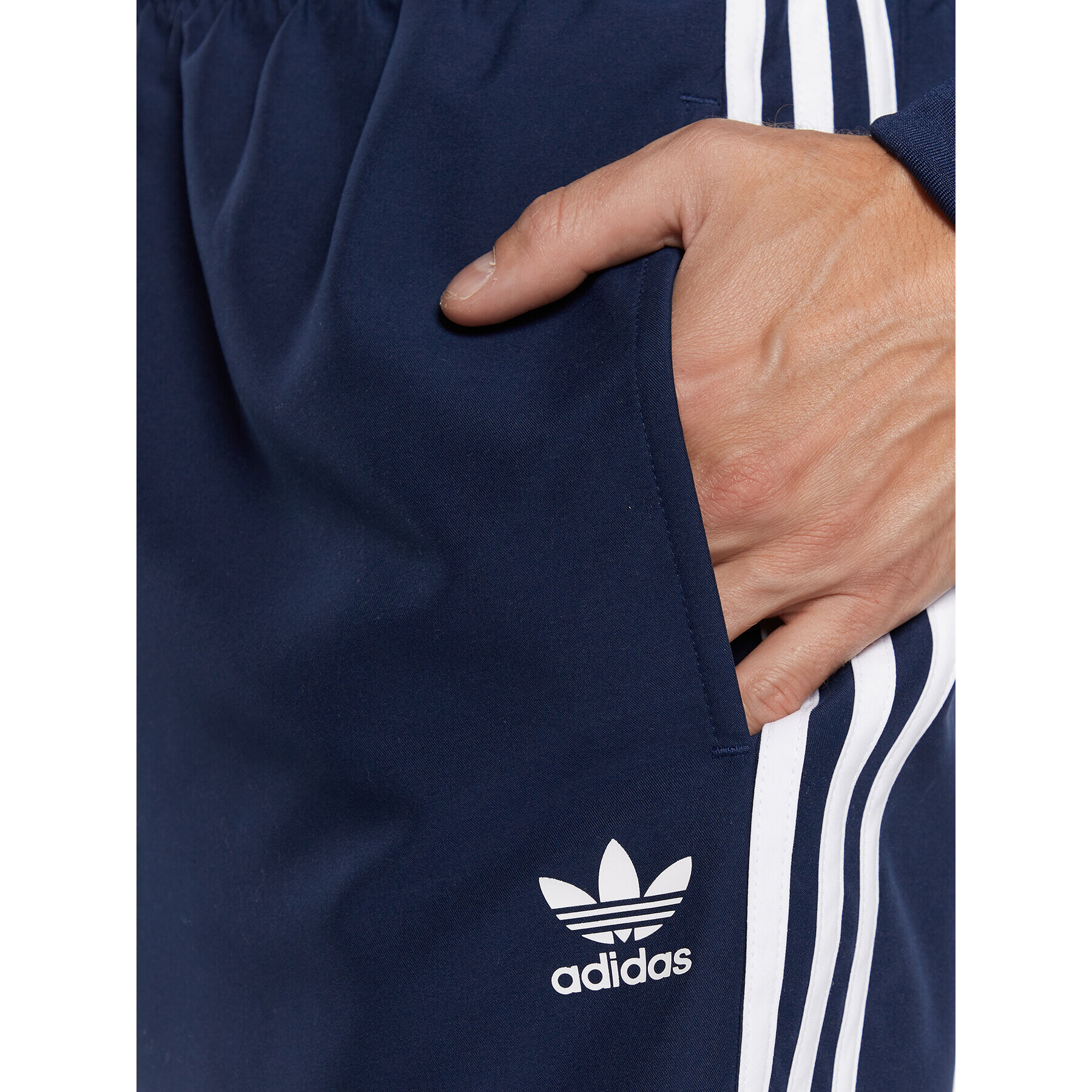 adidas Pantaloni scurți pentru înot adicolor Classics 3-Stripe HK7328 Bleumarin Regular Fit - Pled.ro