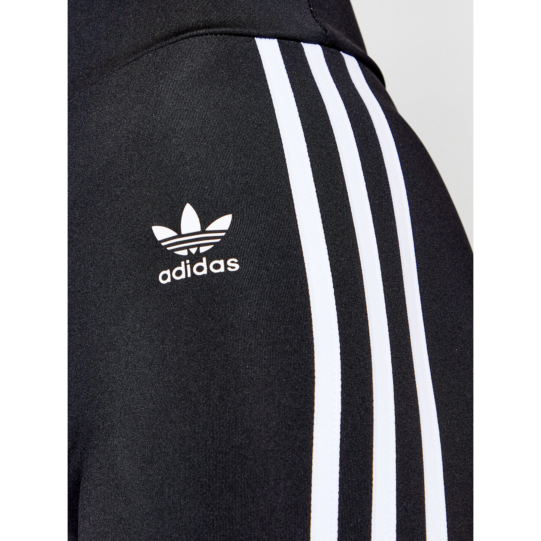 adidas Pantaloni scurți sport adicolor Classics GN2842 Negru Slim Fit - Pled.ro