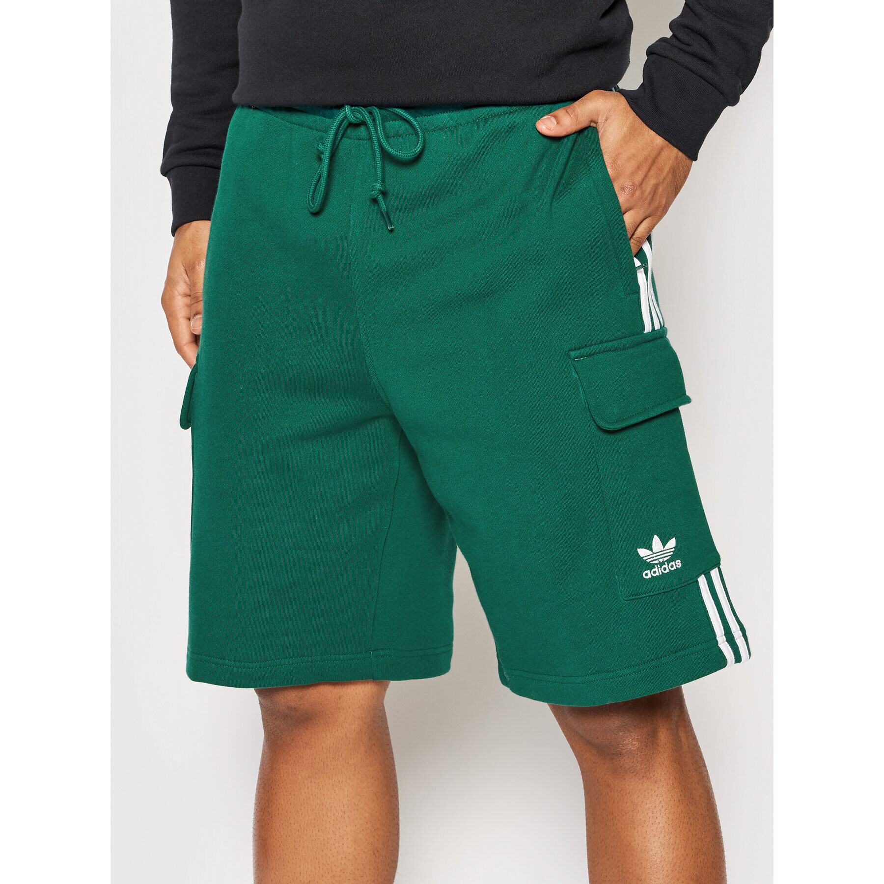 adidas Pantaloni scurți sport Adicolor Classics HB954 Verde Regular Fit - Pled.ro