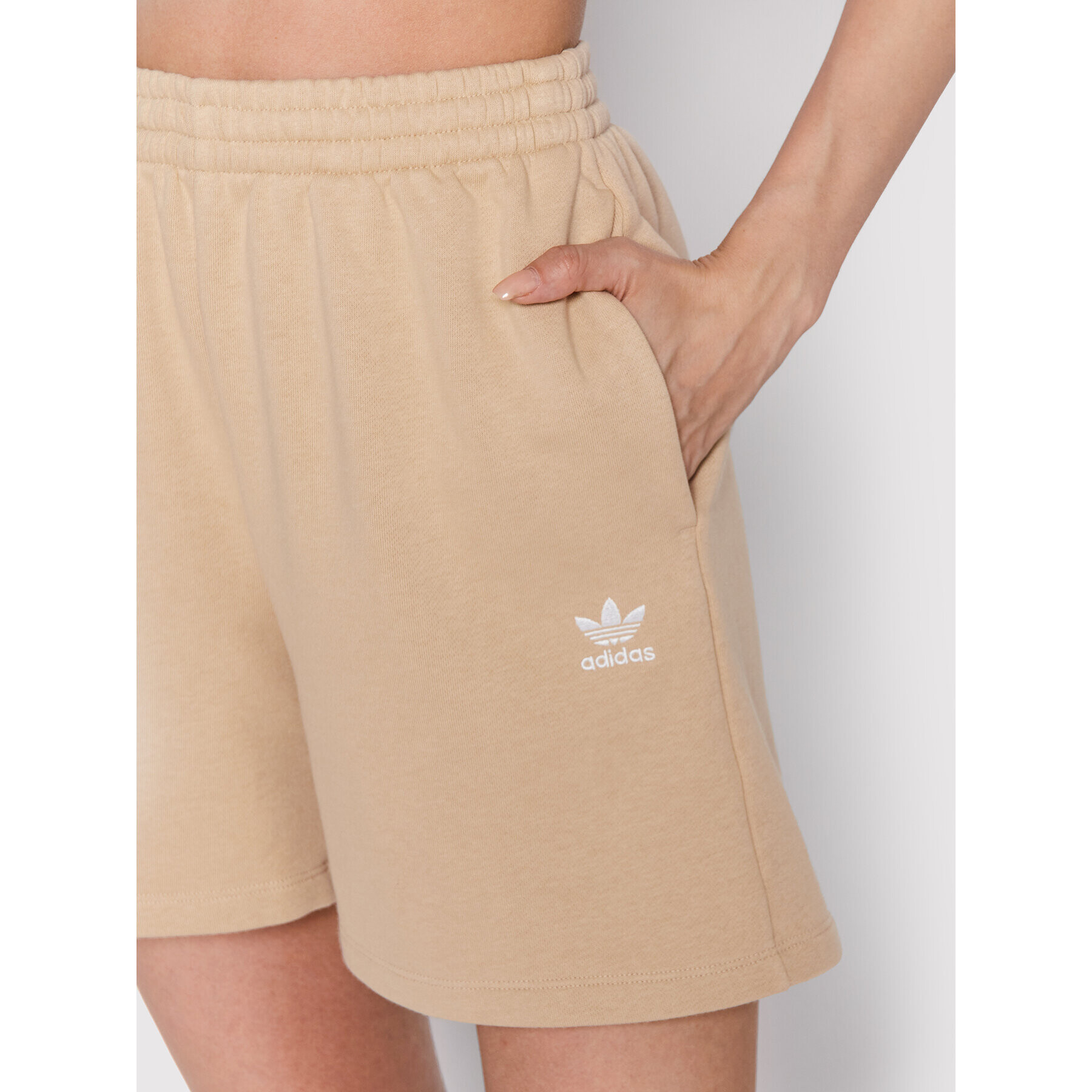 adidas Pantaloni scurți sport adicolor Essentials French Terry HM1815 Bej Regular Fit - Pled.ro