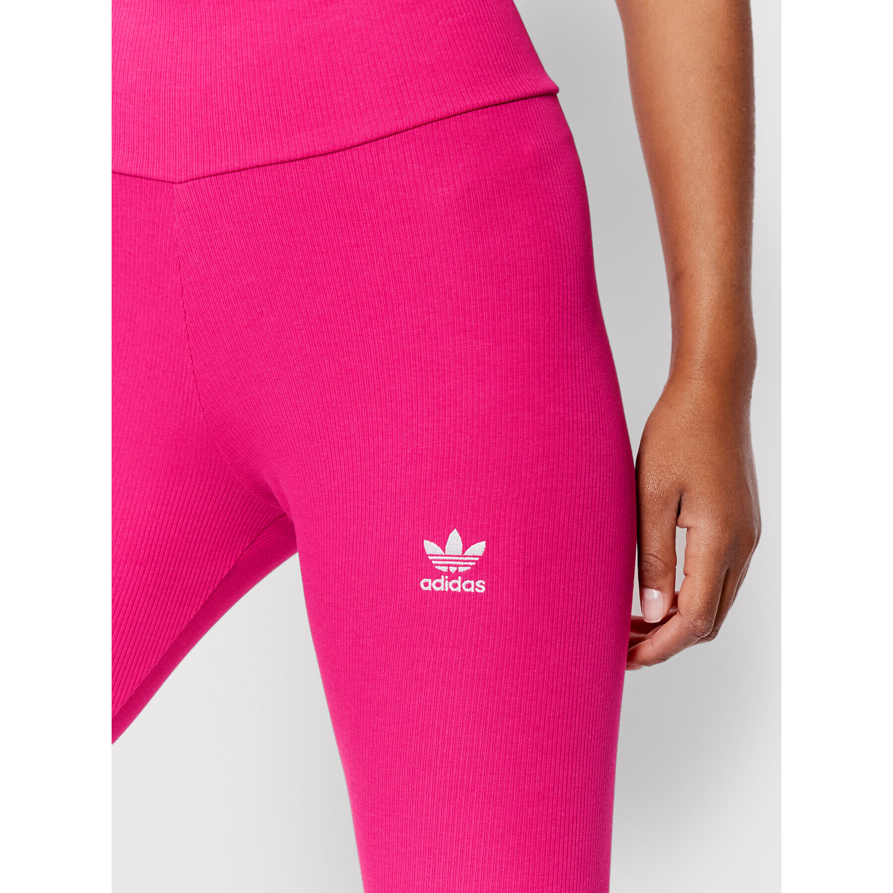 adidas Pantaloni scurți sport adicolor Essentials HG6167 Roz Slim Fit - Pled.ro