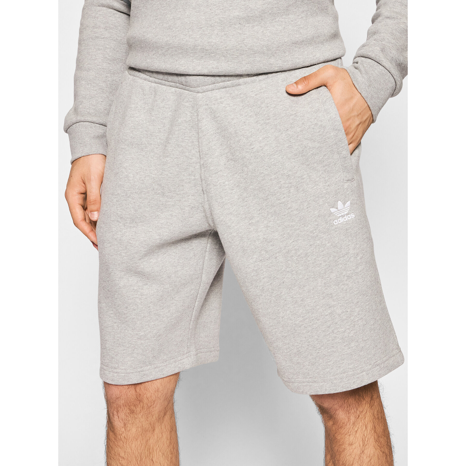 adidas Pantaloni scurți sport adicolor Essentials Trefoil H34682 Gri Regular Fit - Pled.ro