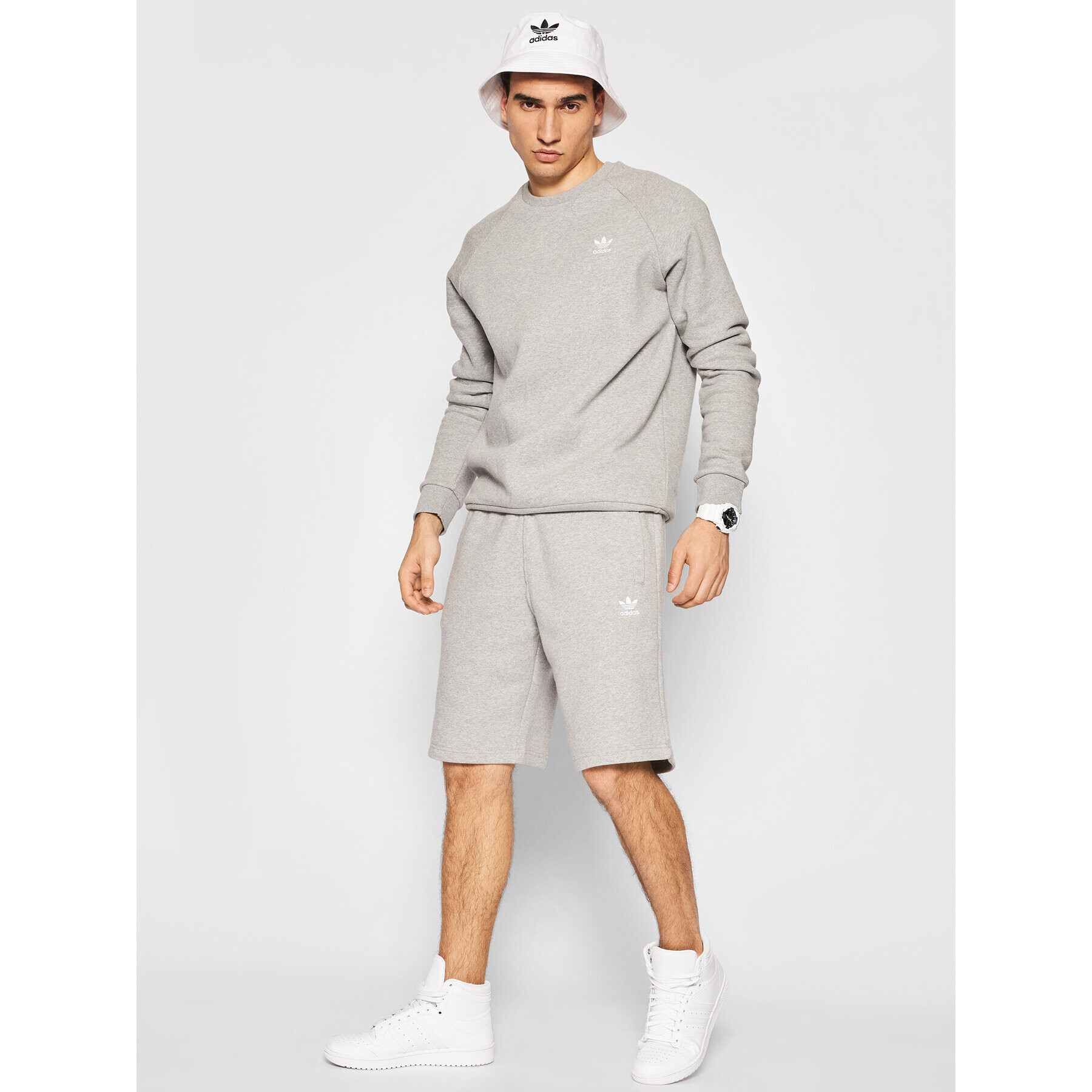 adidas Pantaloni scurți sport adicolor Essentials Trefoil H34682 Gri Regular Fit - Pled.ro