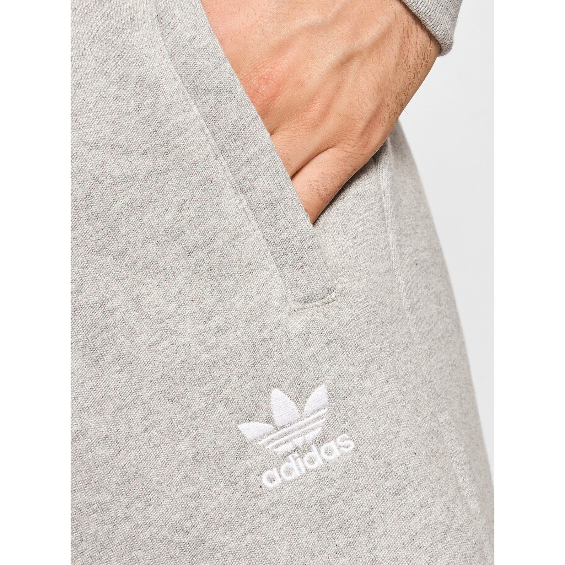 adidas Pantaloni scurți sport adicolor Essentials Trefoil H34682 Gri Regular Fit - Pled.ro