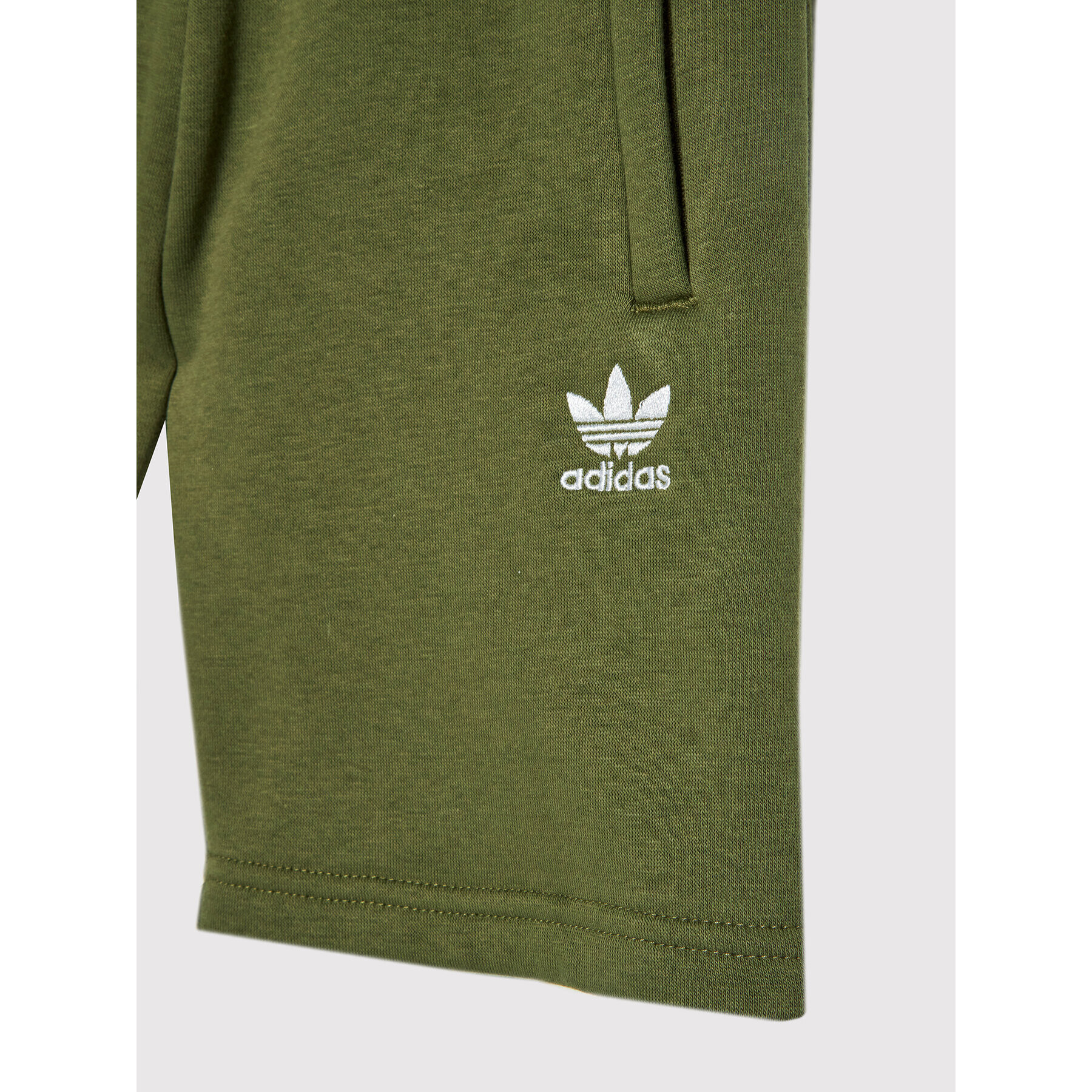 adidas Pantaloni scurți sport adicolor HD2063 Verde Regular Fit - Pled.ro