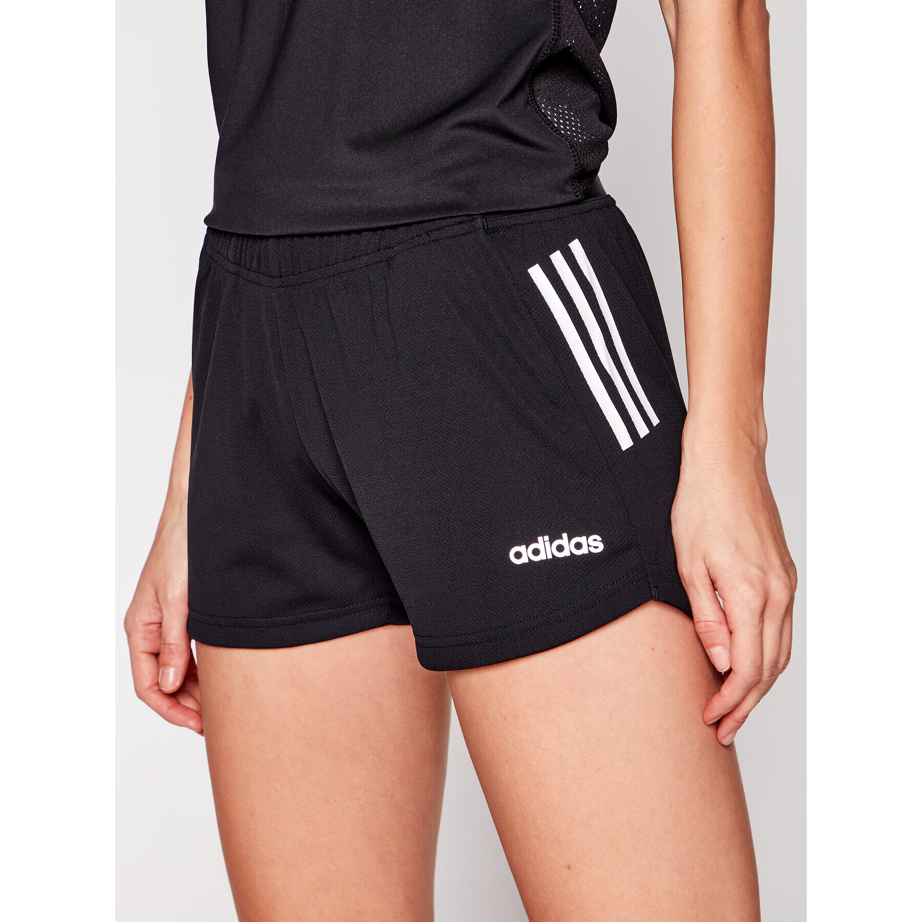 adidas Pantaloni scurți sport Design 2 Move 3-Stripes DS8725 Negru Regular Fit - Pled.ro