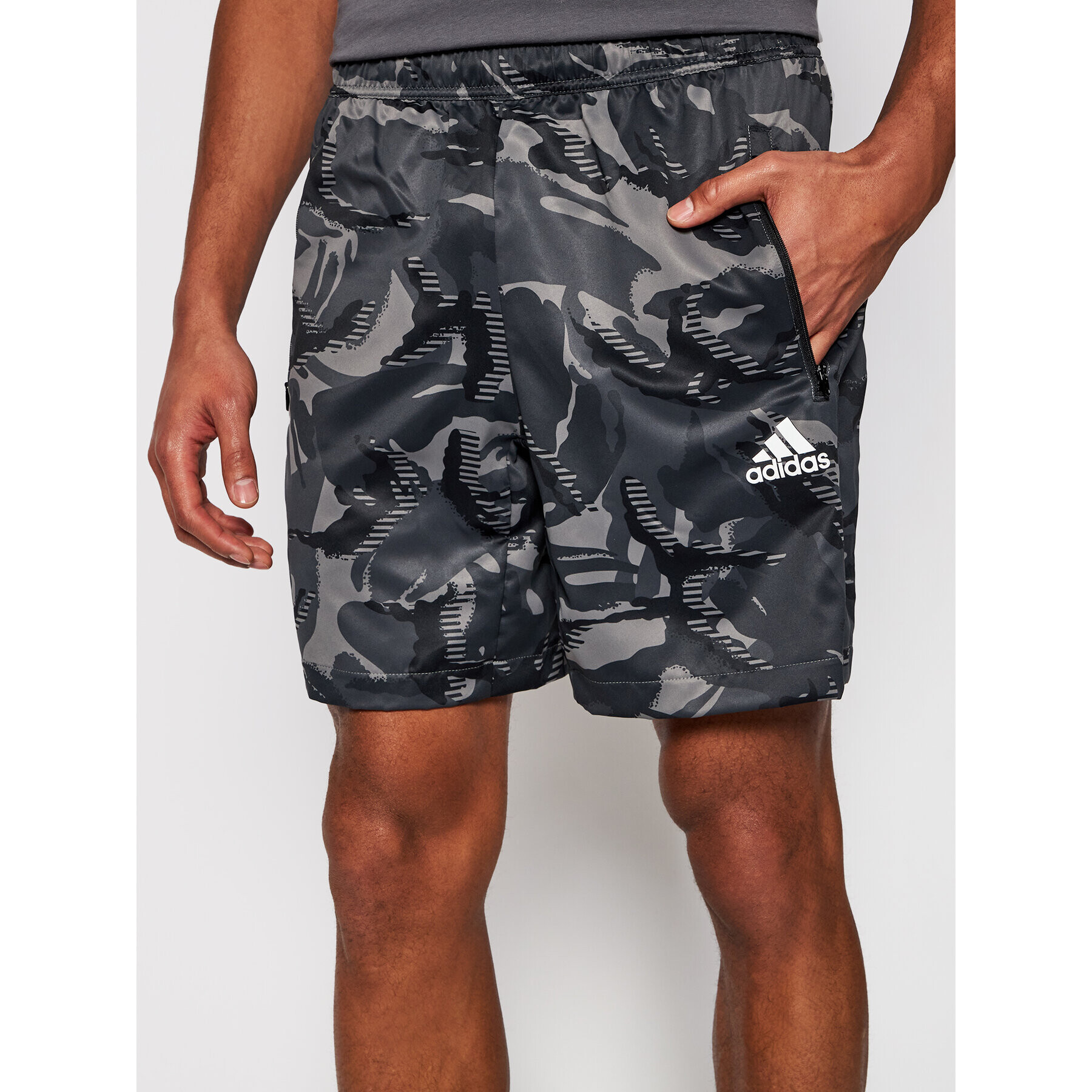 adidas Pantaloni scurți sport Designed To Move Camouflage GP2660 Gri Regular Fit - Pled.ro