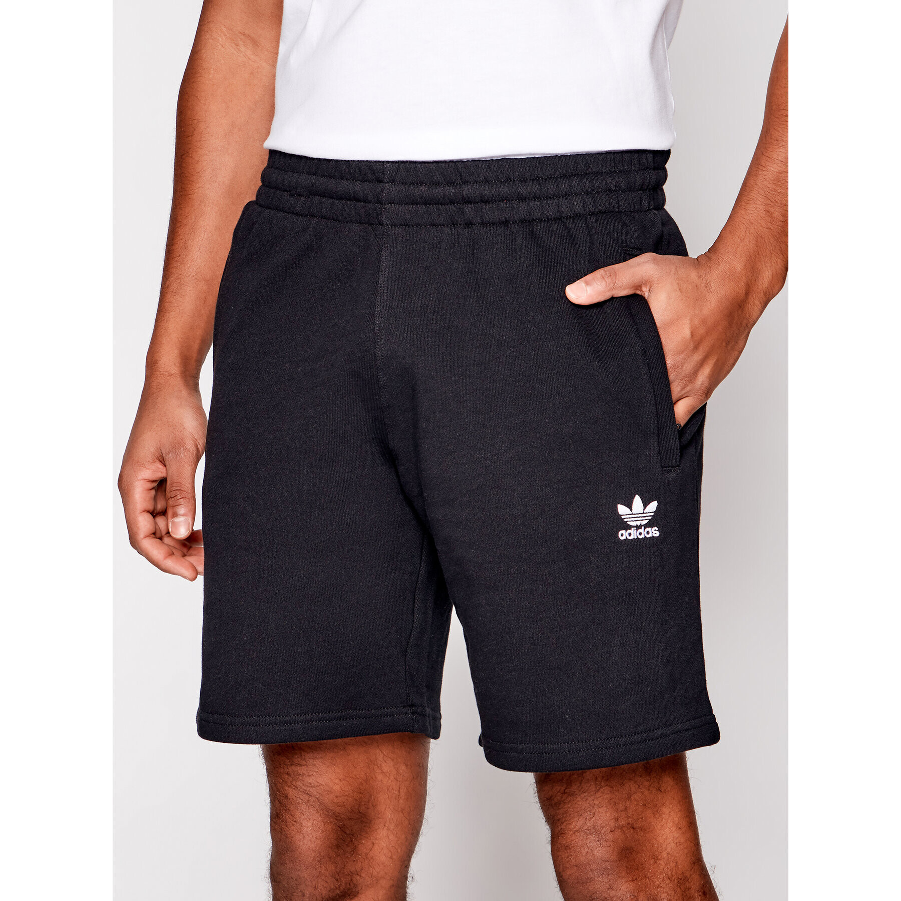 adidas Pantaloni scurți sport Essential FR7977 Negru Regular Fit - Pled.ro