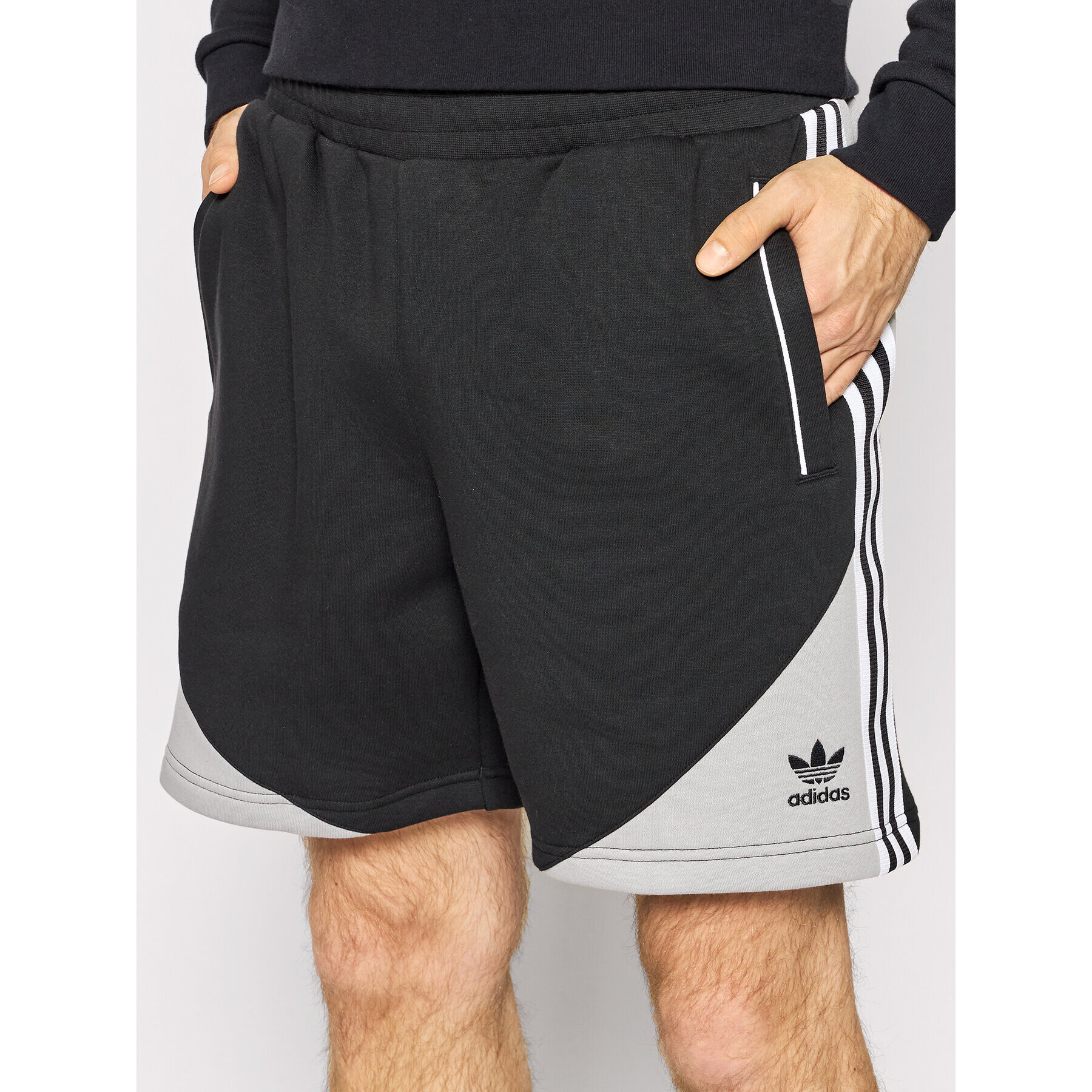 adidas Pantaloni scurți sport Sst Fleece HC2091 Negru Regular Fit - Pled.ro