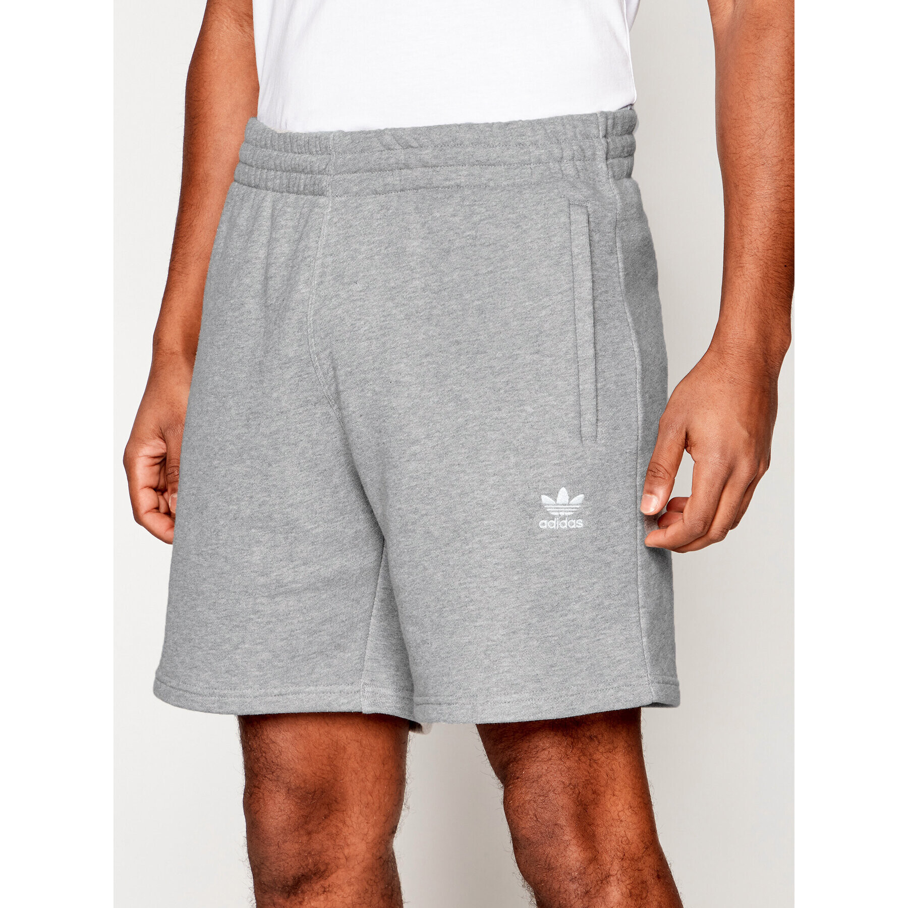 adidas Pantaloni scurți sport Trefoil Essentials GD2555 Gri Standart Fit - Pled.ro