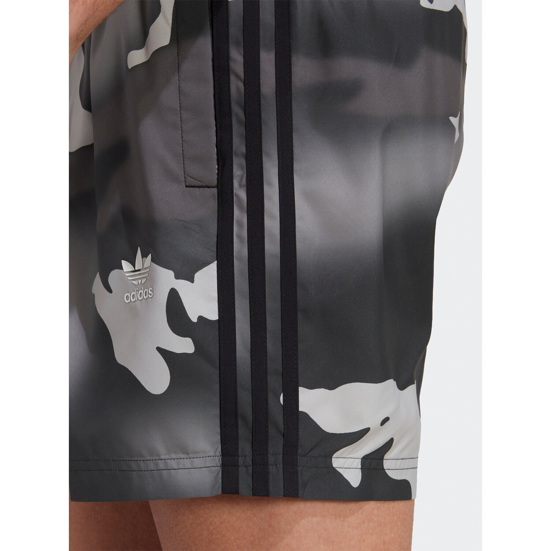 adidas Pantaloni scurți pentru înot Originals Camo Swim Shorts HT4415 Negru Regular Fit - Pled.ro