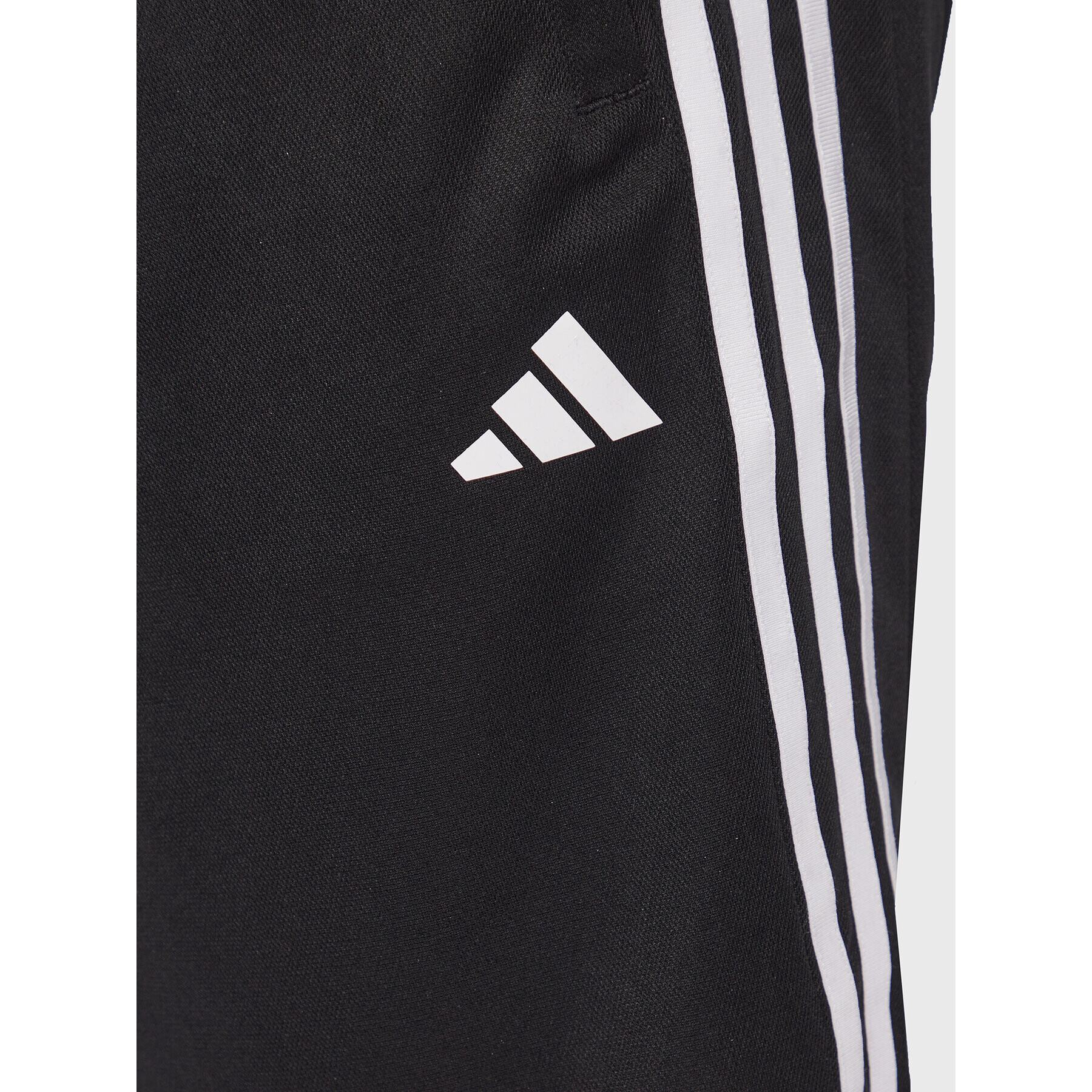 adidas Pantaloni scurți sport 3-Stripes Essentials IB8243 Negru Regular Fit - Pled.ro