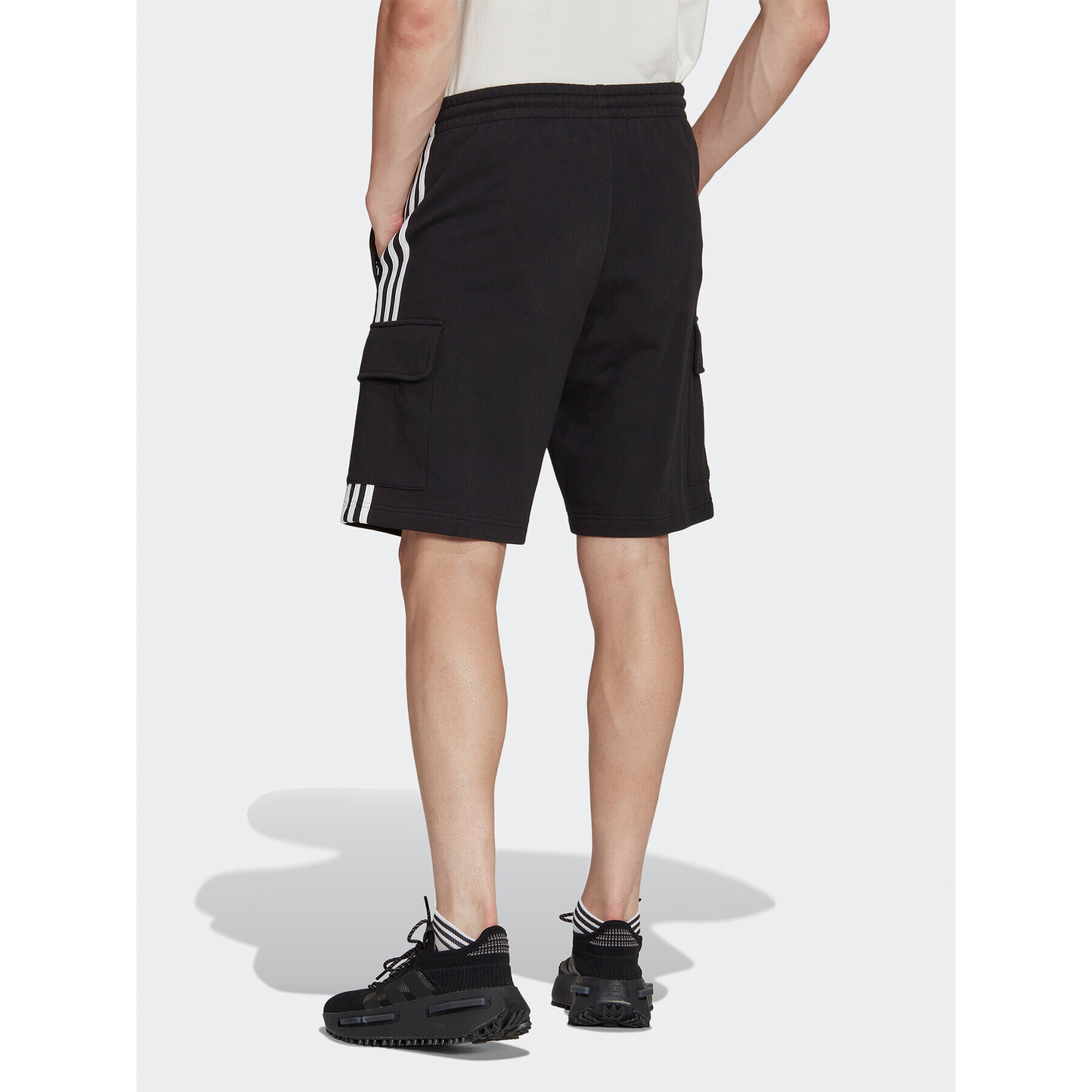 adidas Pantaloni scurți sport Adicolor Classics 3-Stripes Cargo Shorts IA6334 Negru Regular Fit - Pled.ro