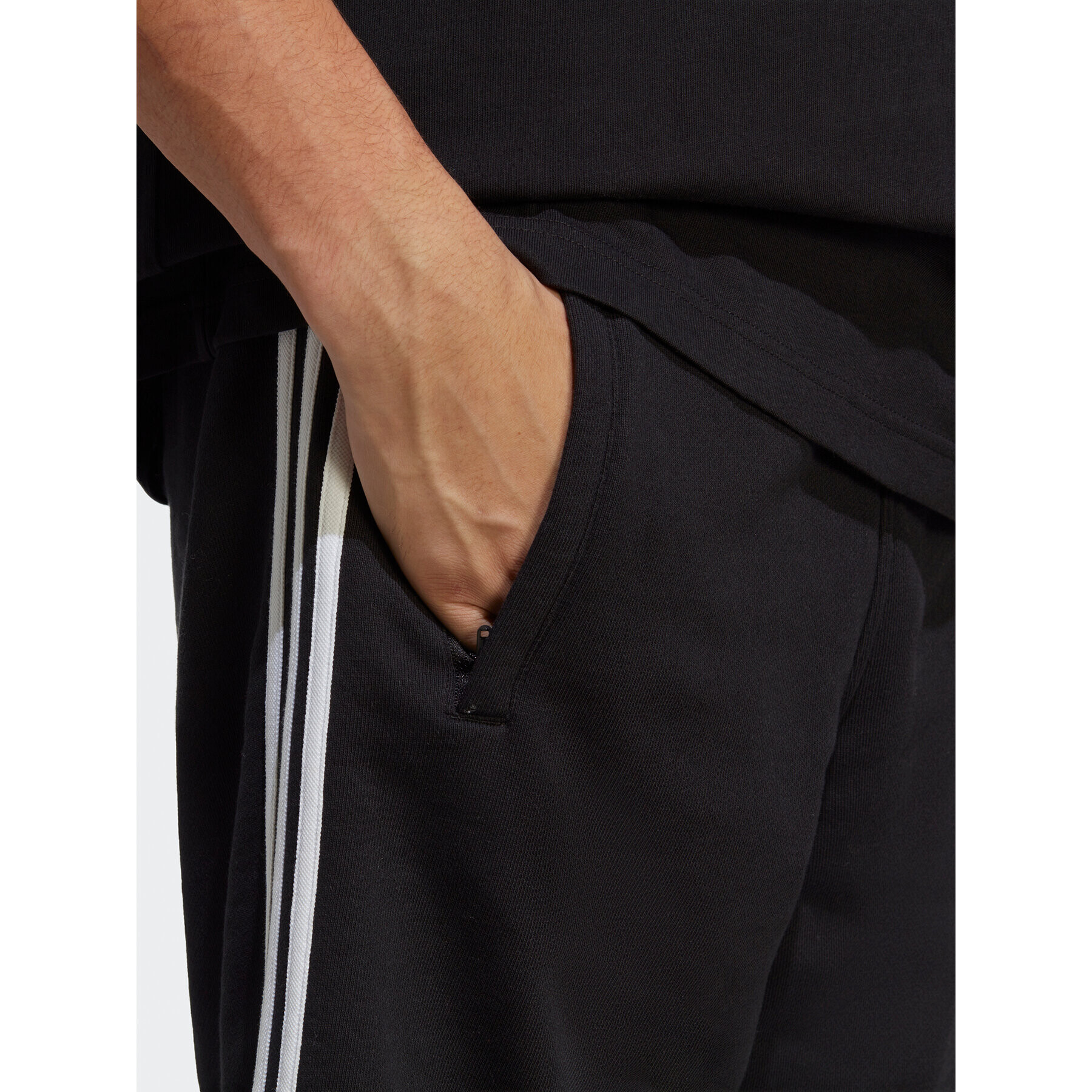 adidas Pantaloni scurți sport Adicolor Classics 3-Stripes IA6351 Negru Regular Fit - Pled.ro