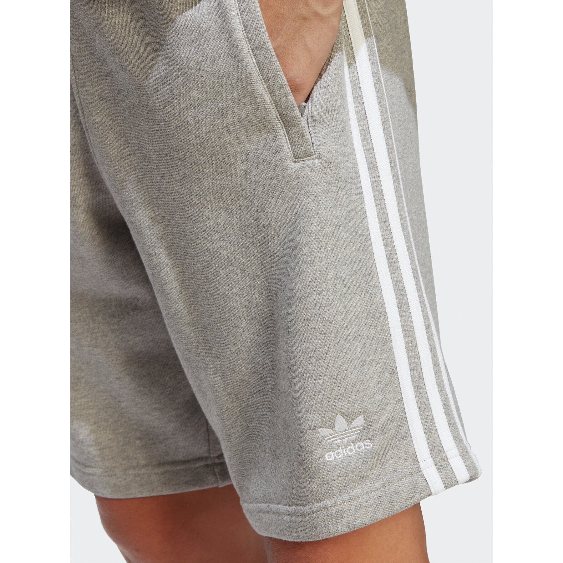 adidas Pantaloni scurți sport Adicolor Classics 3-Stripes Sweat Shorts IA6354 Gri Regular Fit - Pled.ro