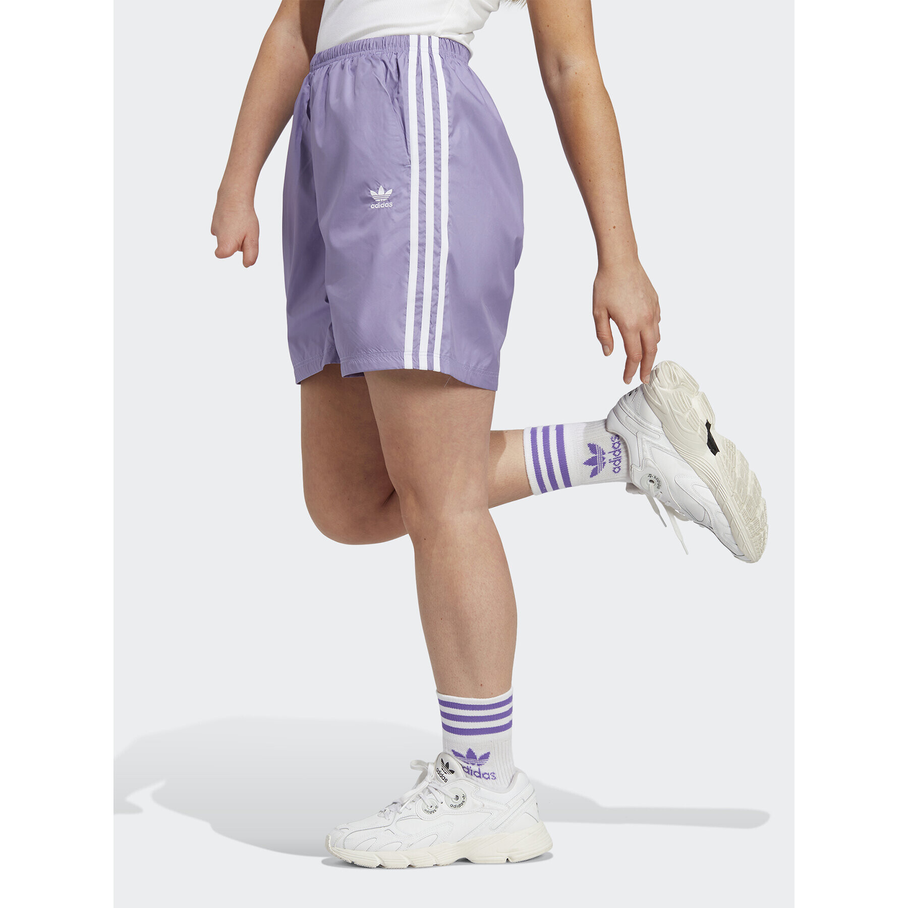 adidas Pantaloni scurți sport Adicolor Classics Ripstop Shorts IB7300 Violet Regular Fit - Pled.ro