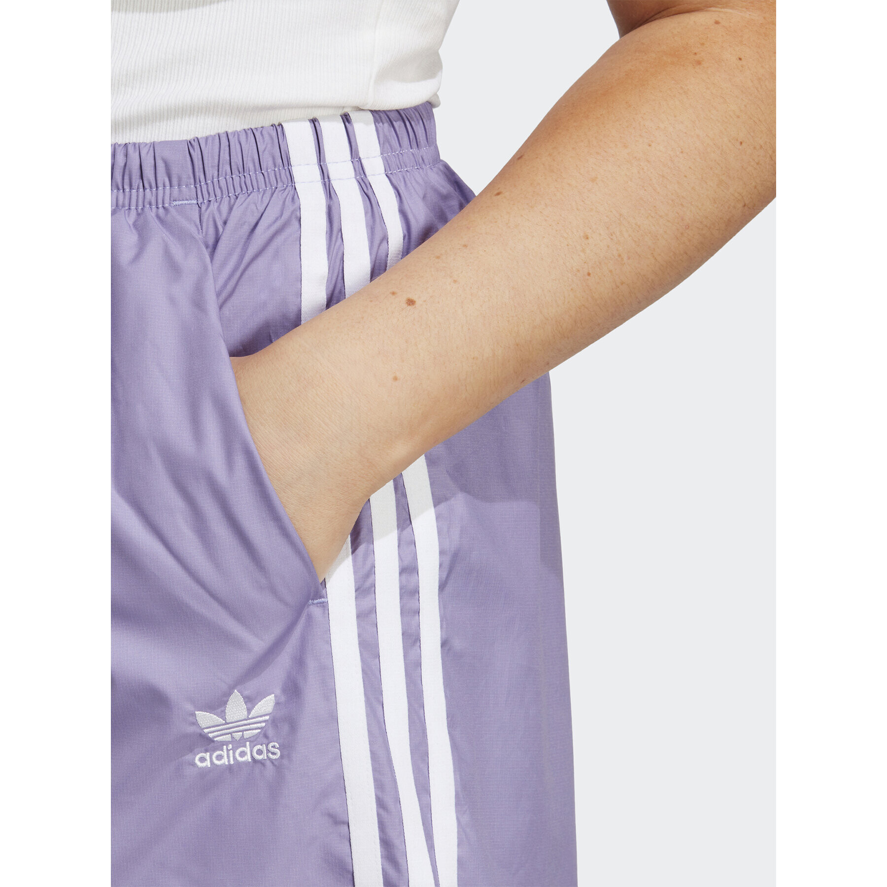 adidas Pantaloni scurți sport Adicolor Classics Ripstop Shorts IB7300 Violet Regular Fit - Pled.ro