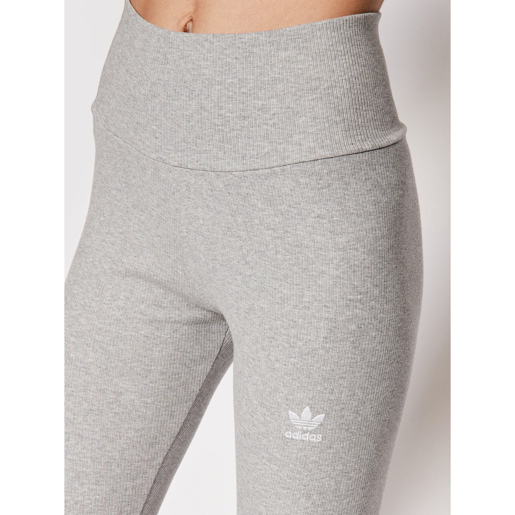 adidas Pantaloni scurți sport adicolor Essentials HF7485 Gri Slim Fit - Pled.ro