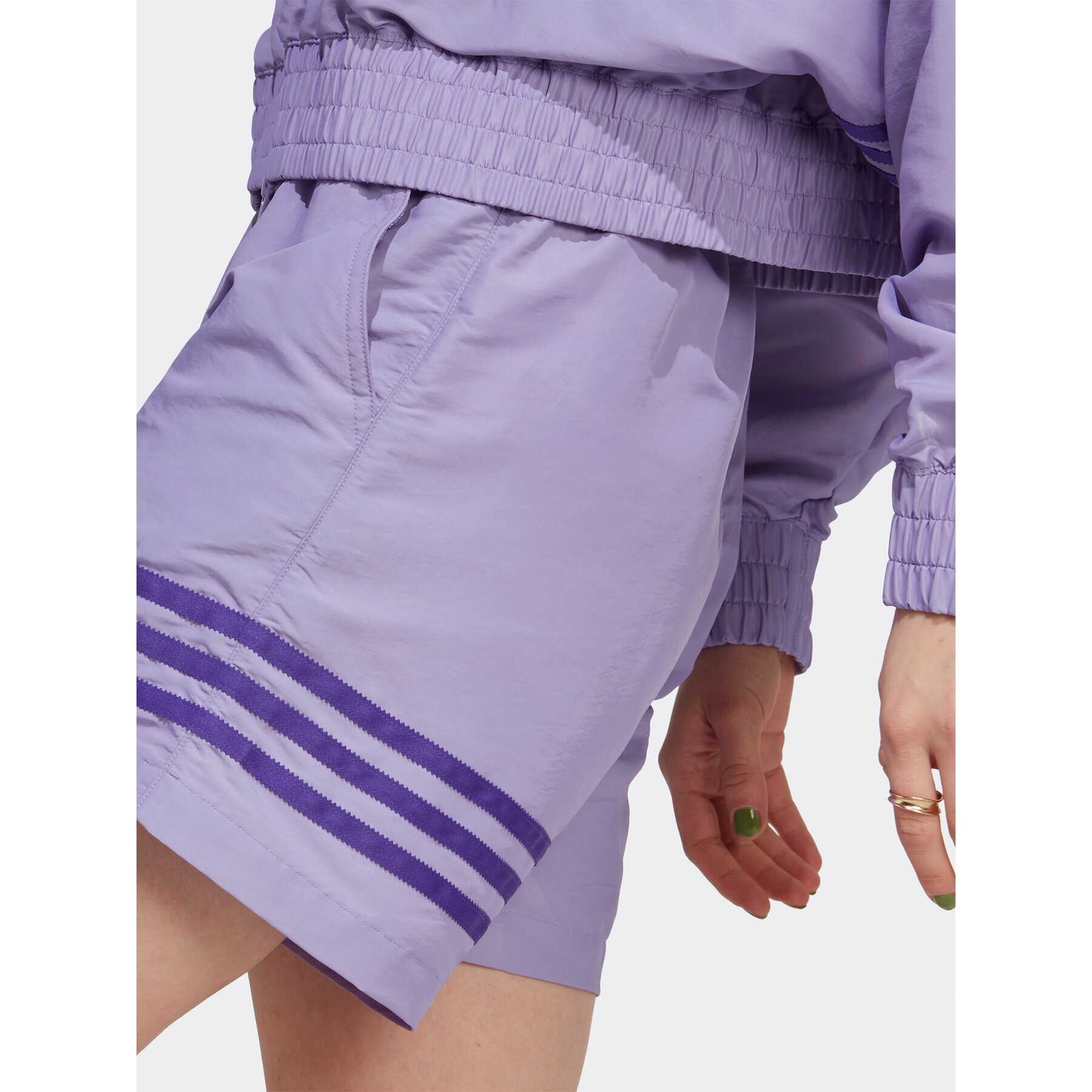 adidas Pantaloni scurți sport Adicolor Neuclassics Shorts IC5420 Violet - Pled.ro