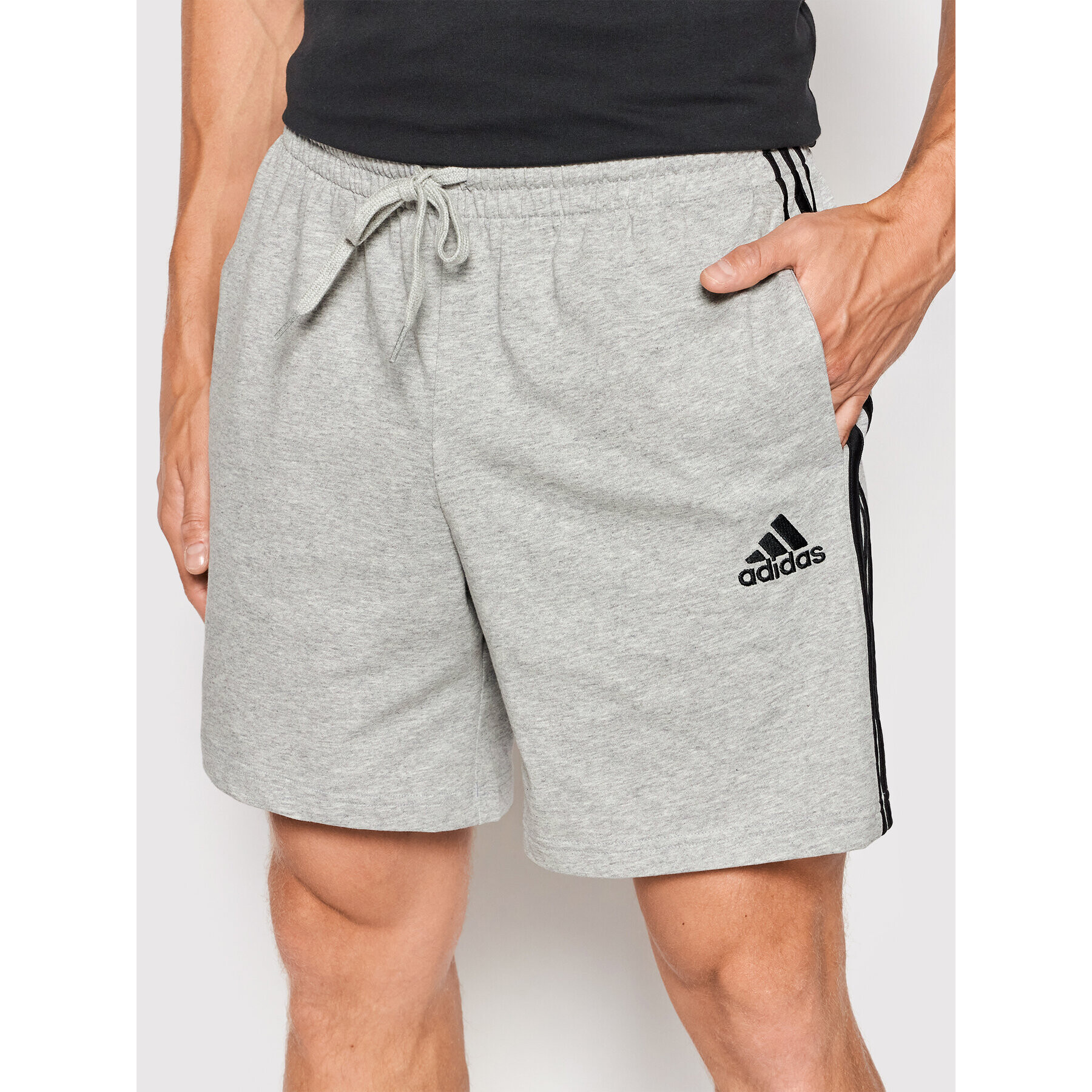 adidas Pantaloni scurți sport Aeroready Essentials 3-Stripes GK9990 Gri Regular Fit - Pled.ro