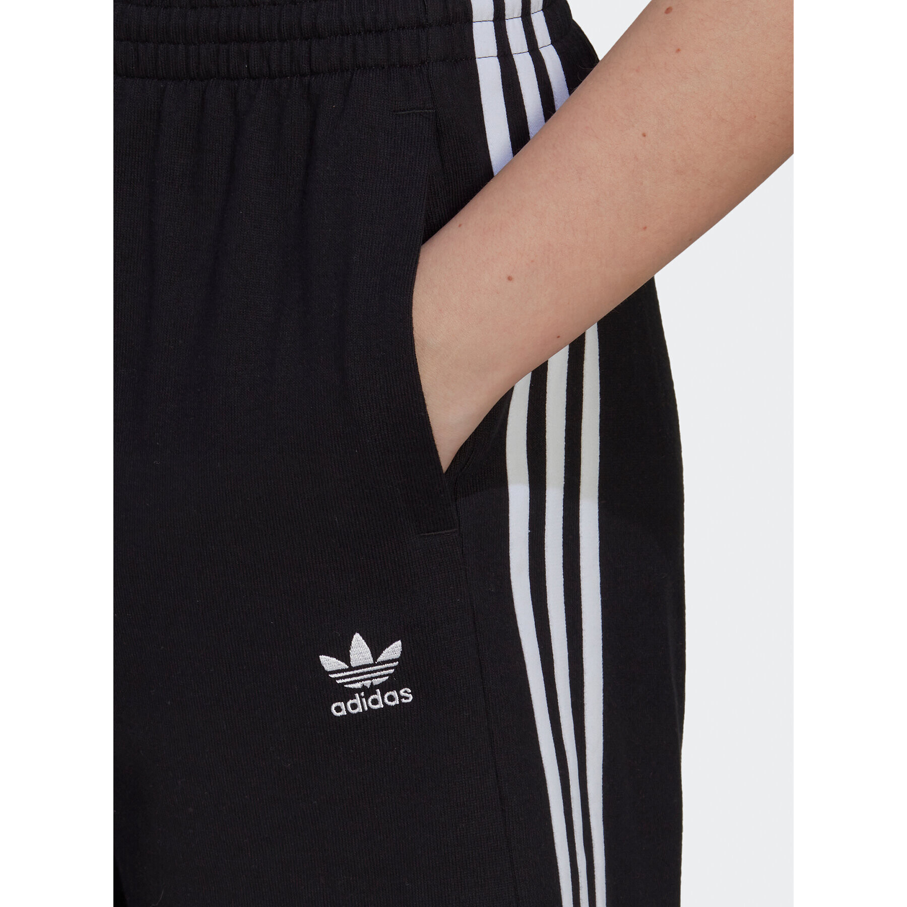 adidas Pantaloni scurți sport Bermuda HM2137 Negru Loose Fit - Pled.ro