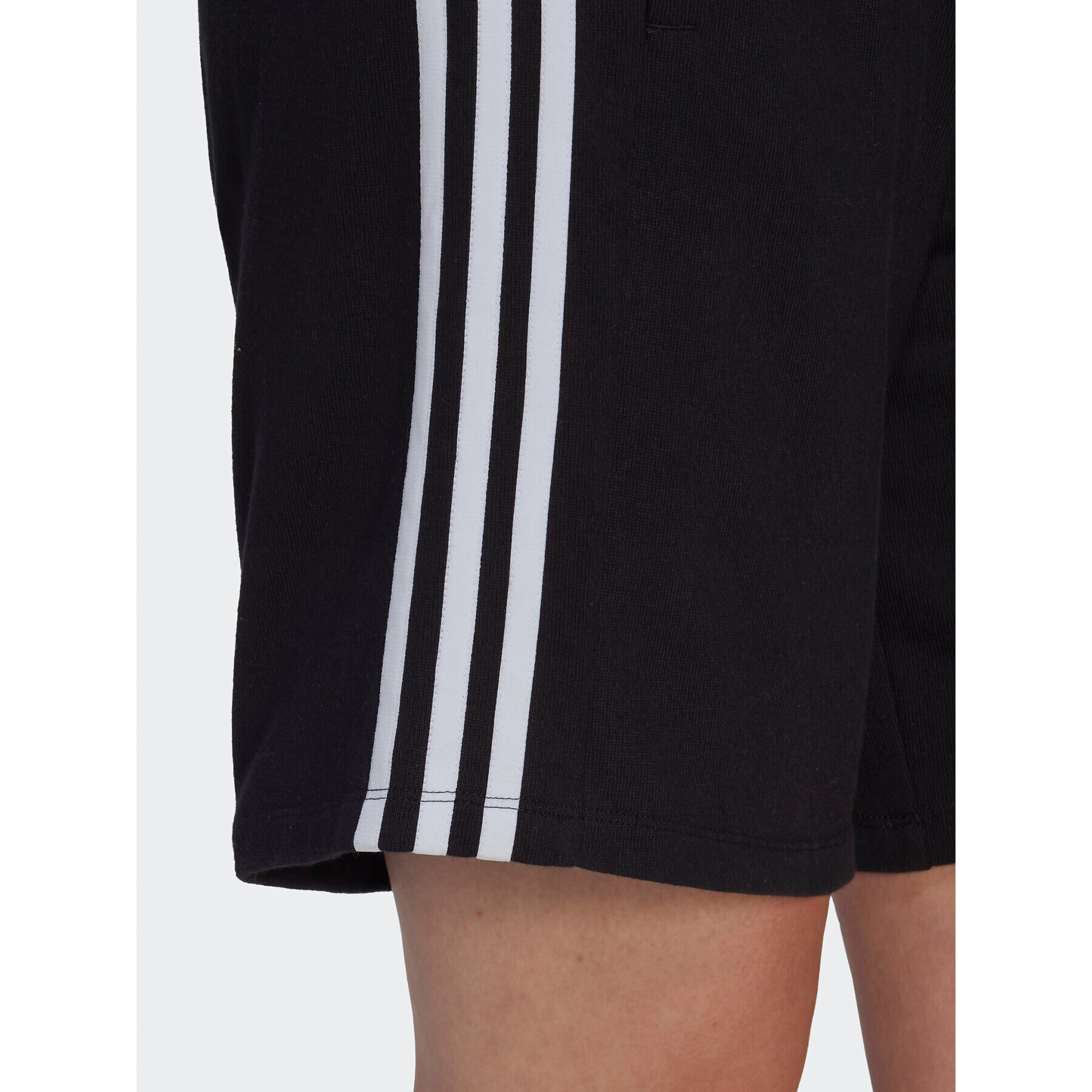 adidas Pantaloni scurți sport Bermuda HM2137 Negru Loose Fit - Pled.ro