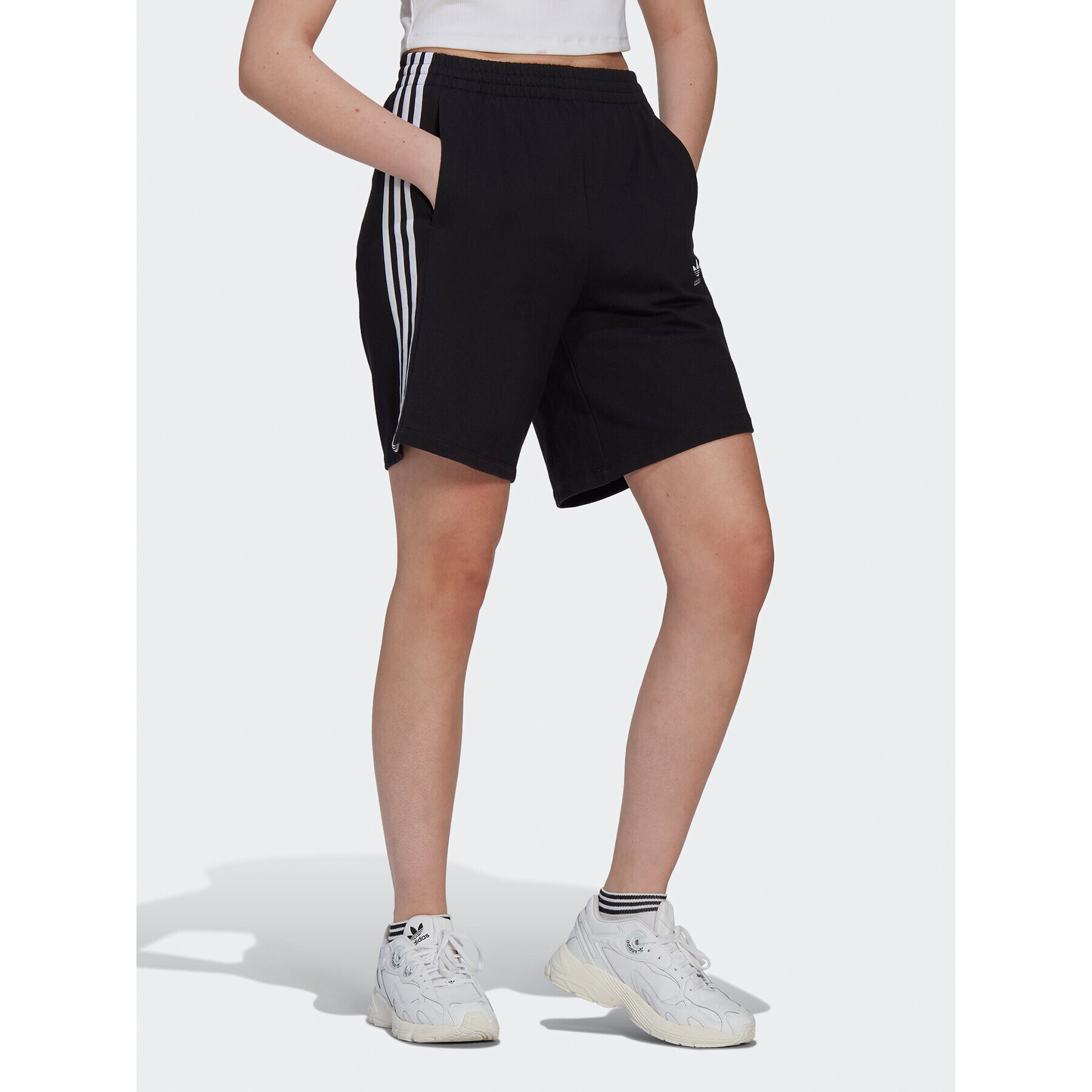 adidas Pantaloni scurți sport Bermuda HM2137 Negru Loose Fit - Pled.ro