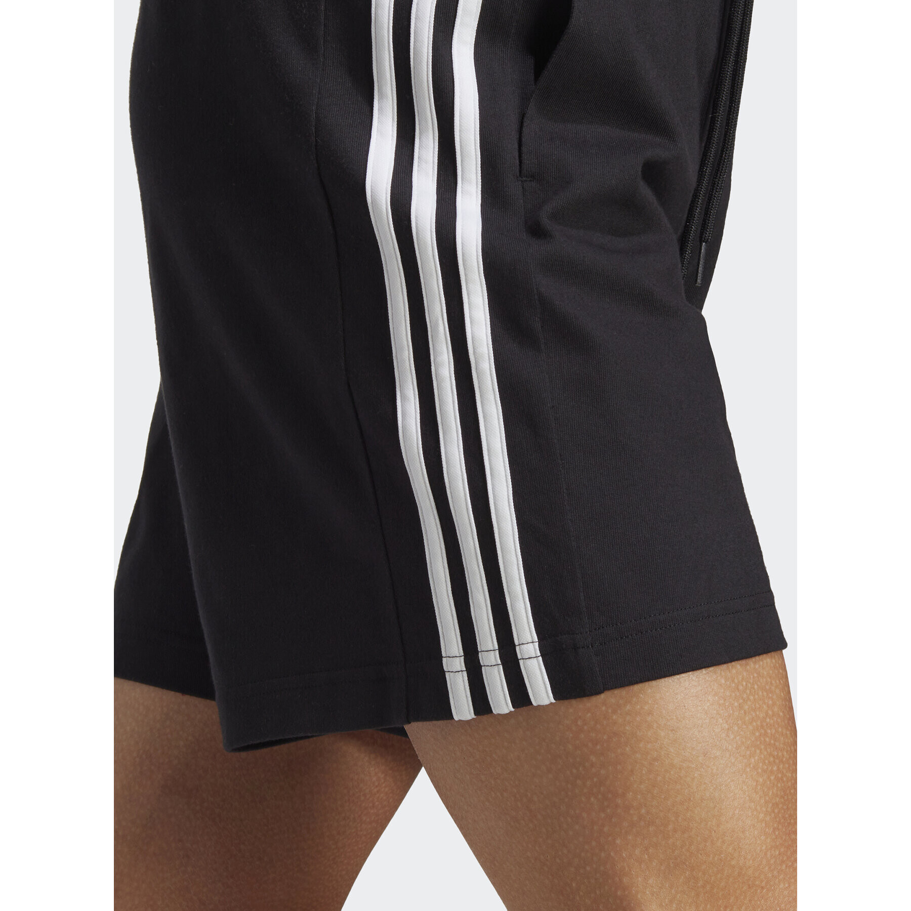 adidas Pantaloni scurți sport Essentials 3-Stripes Shorts IC9378 Negru Regular Fit - Pled.ro