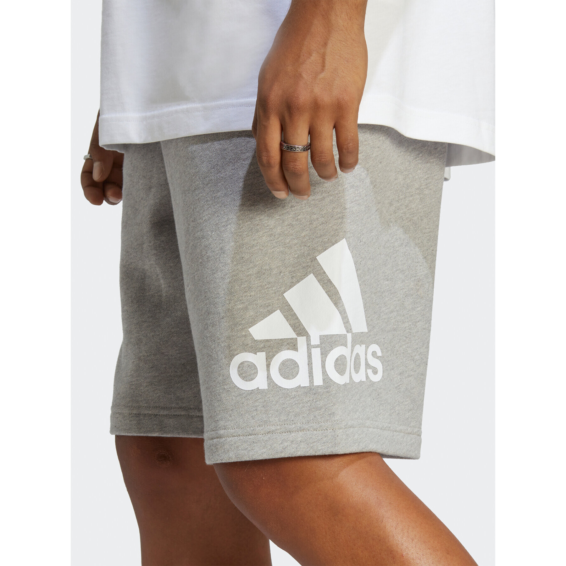 adidas Pantaloni scurți sport Essentials Big Logo IC9403 Gri Regular Fit - Pled.ro