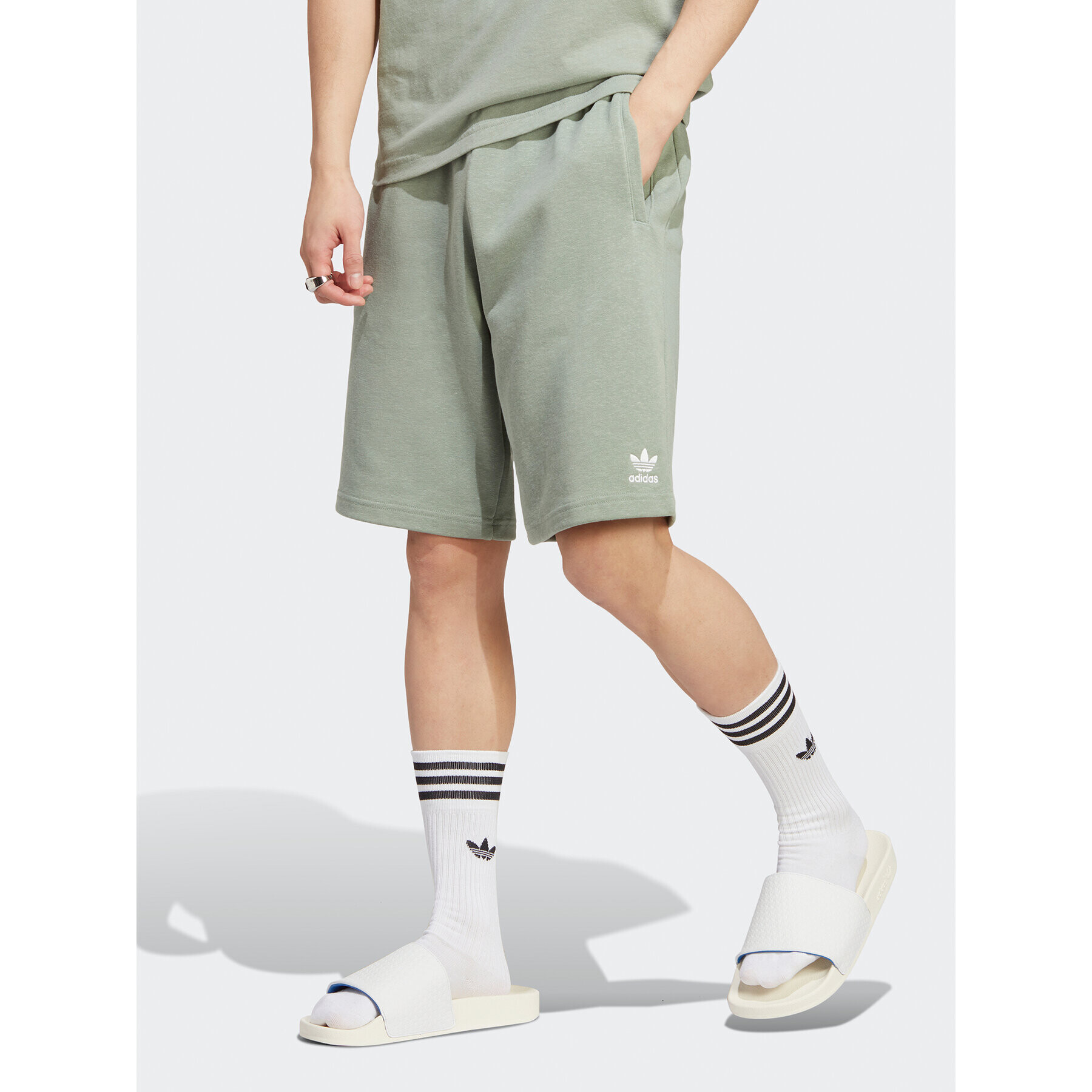 adidas Pantaloni scurți sport Essentials+ Made With Hemp Shorts HR2964 Verde Regular Fit - Pled.ro