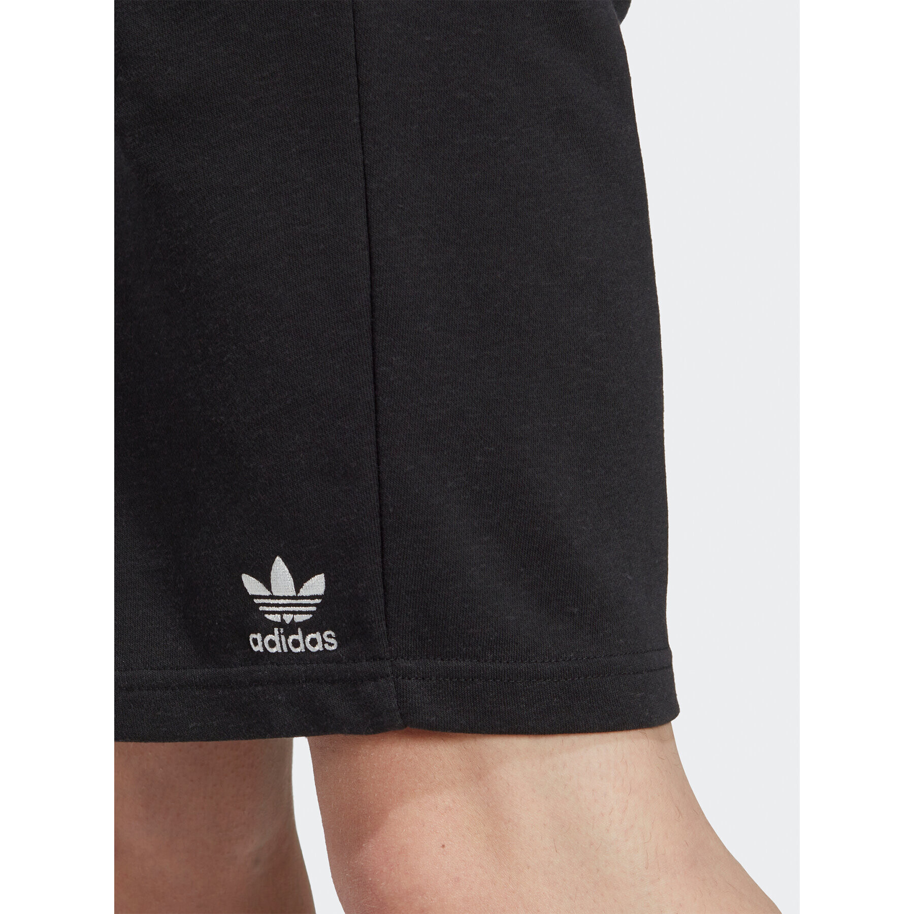 adidas Pantaloni scurți sport Essentials+ Made With Hemp Shorts HR8617 Negru Regular Fit - Pled.ro