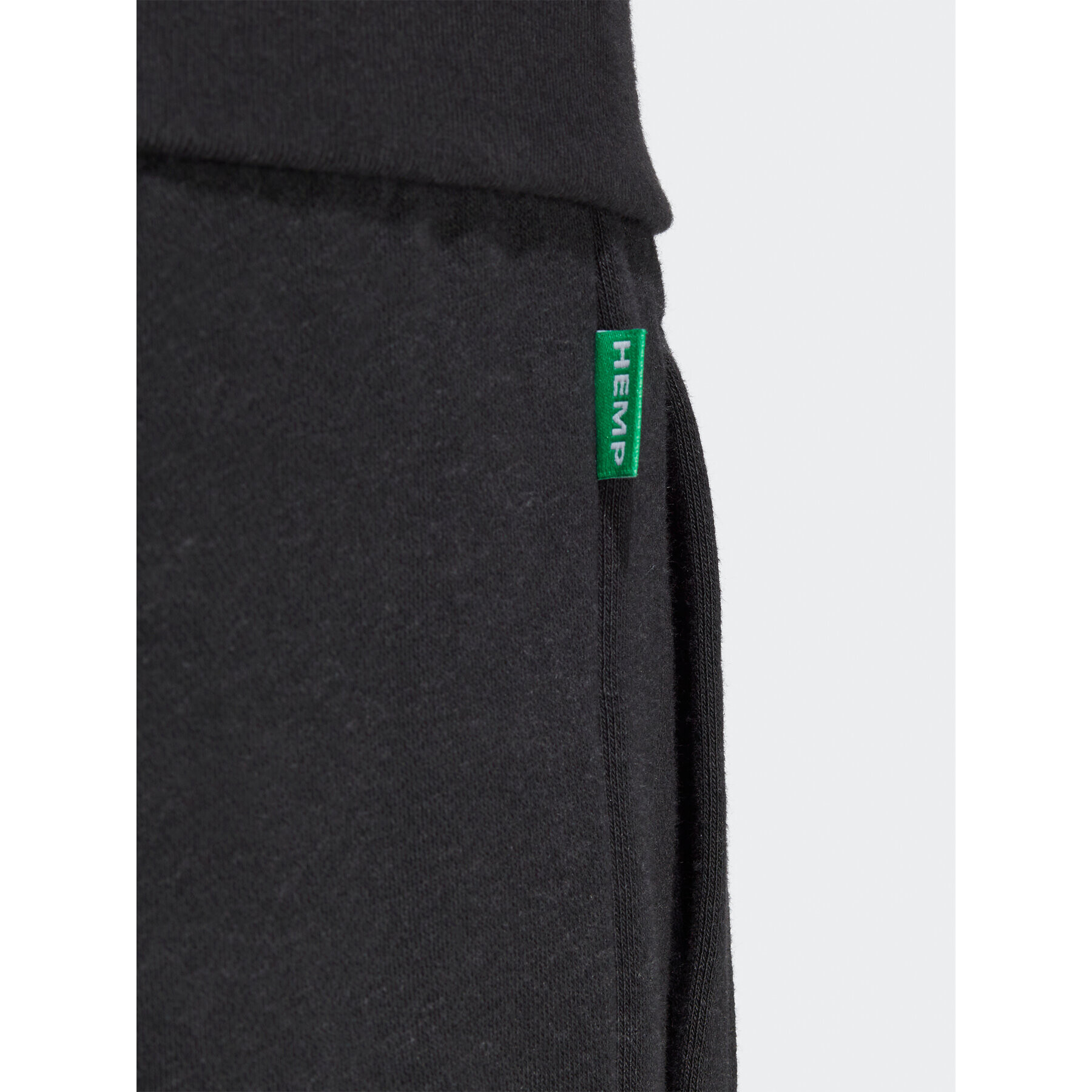 adidas Pantaloni scurți sport Essentials+ Made With Hemp Shorts HR8617 Negru Regular Fit - Pled.ro