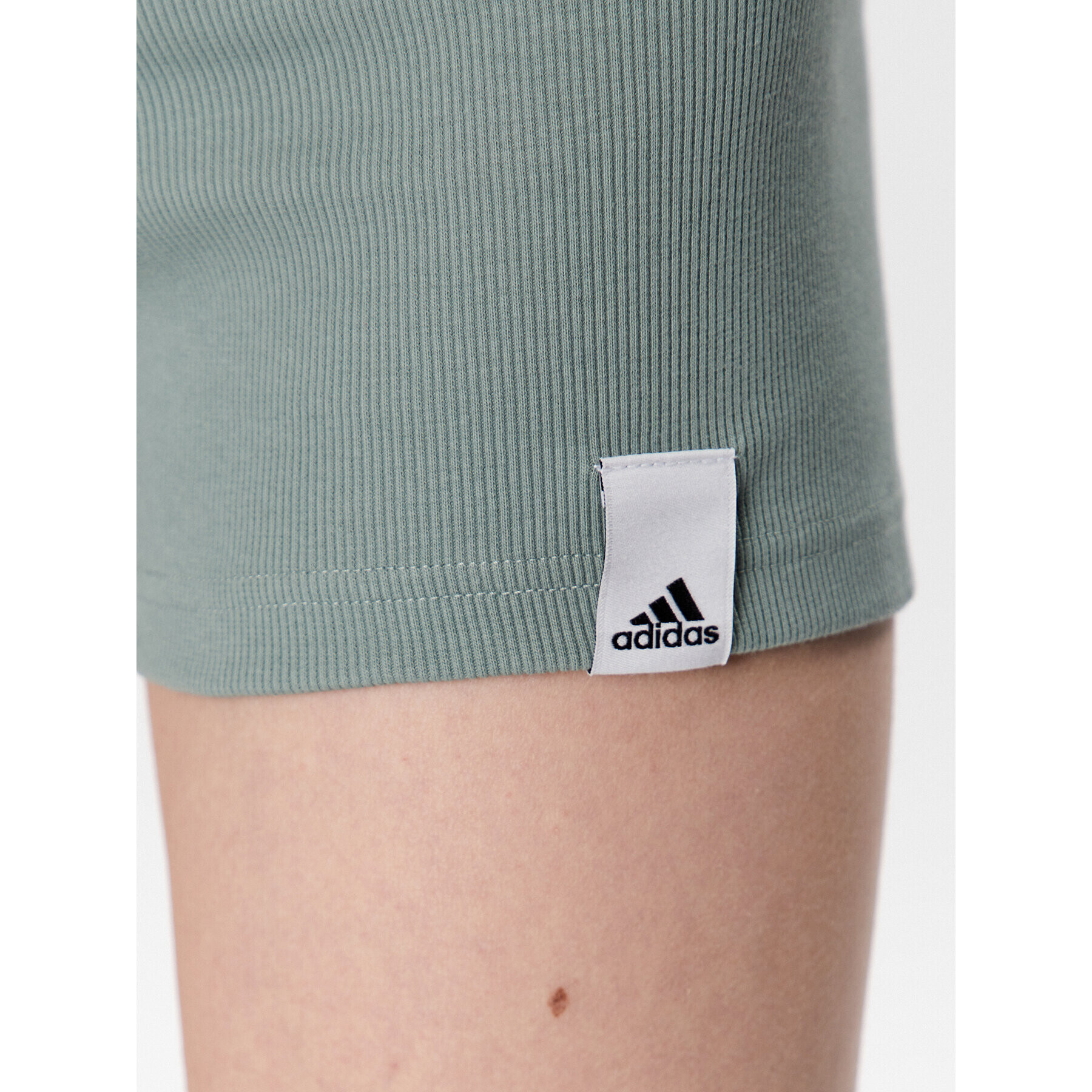 adidas Pantaloni scurți sport Lounge Rib Booty Shorts IC8759 Verde Fitted Fit - Pled.ro