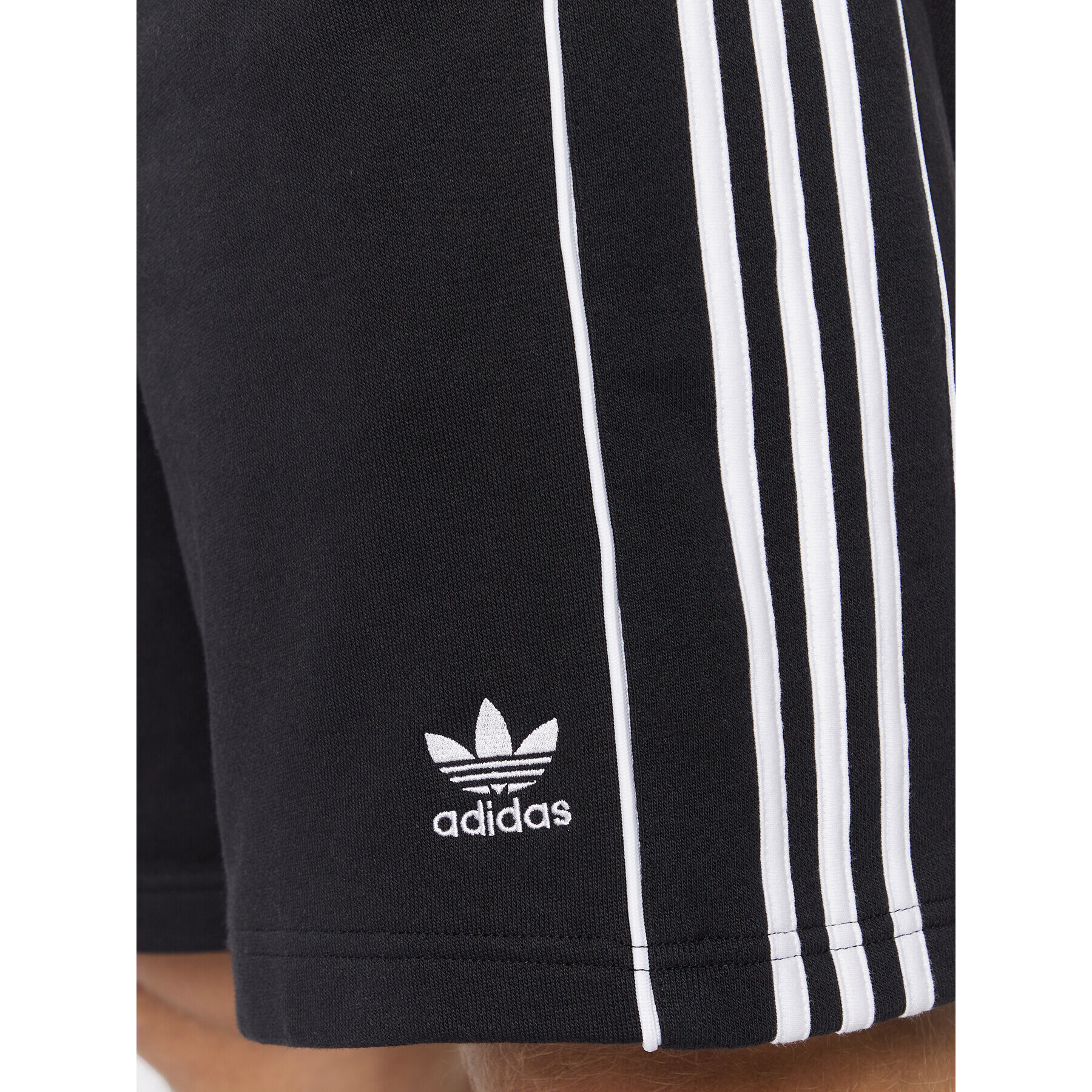 adidas Pantaloni scurți sport Rekive HK7307 Negru Regular Fit - Pled.ro