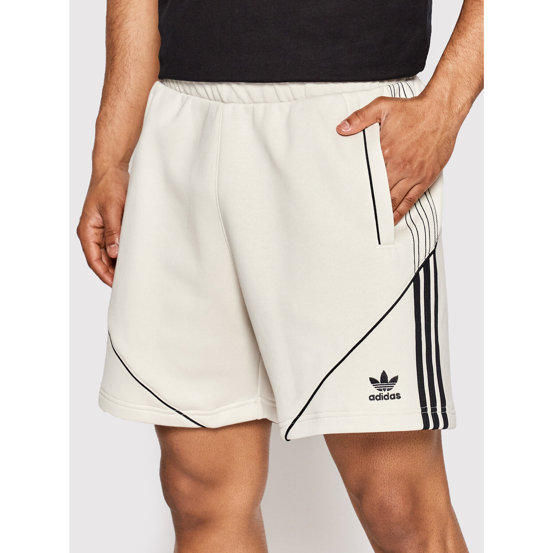 adidas Pantaloni scurți sport Sst Fleece HK9893 Bej Regular Fit - Pled.ro