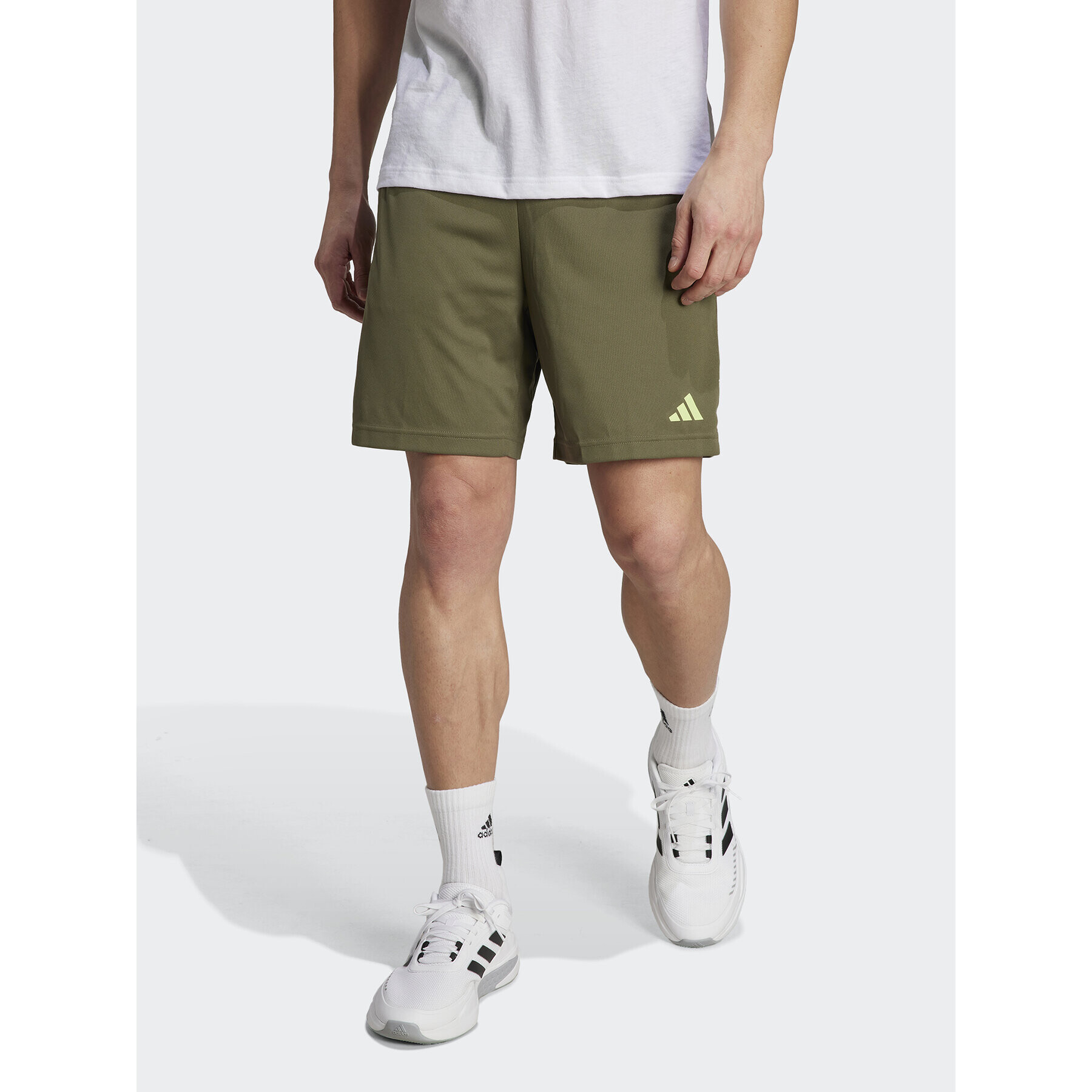 adidas Pantaloni scurți sport Train Essentials Seasonal Camo IJ9615 Verde Regular Fit - Pled.ro