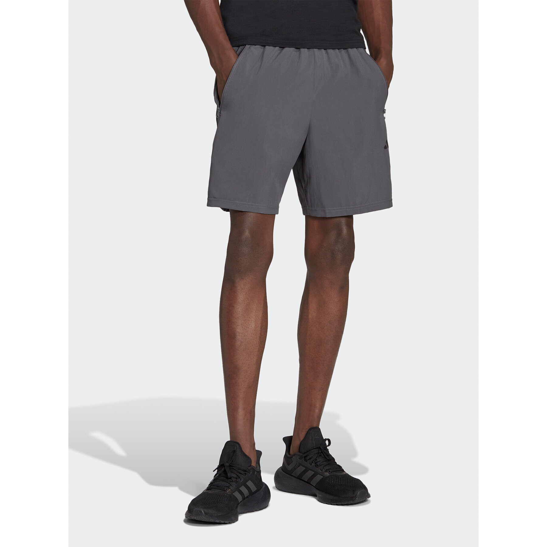 adidas Pantaloni scurți sport Train Essentials Woven Training Shorts IC6978 Gri Regular Fit - Pled.ro