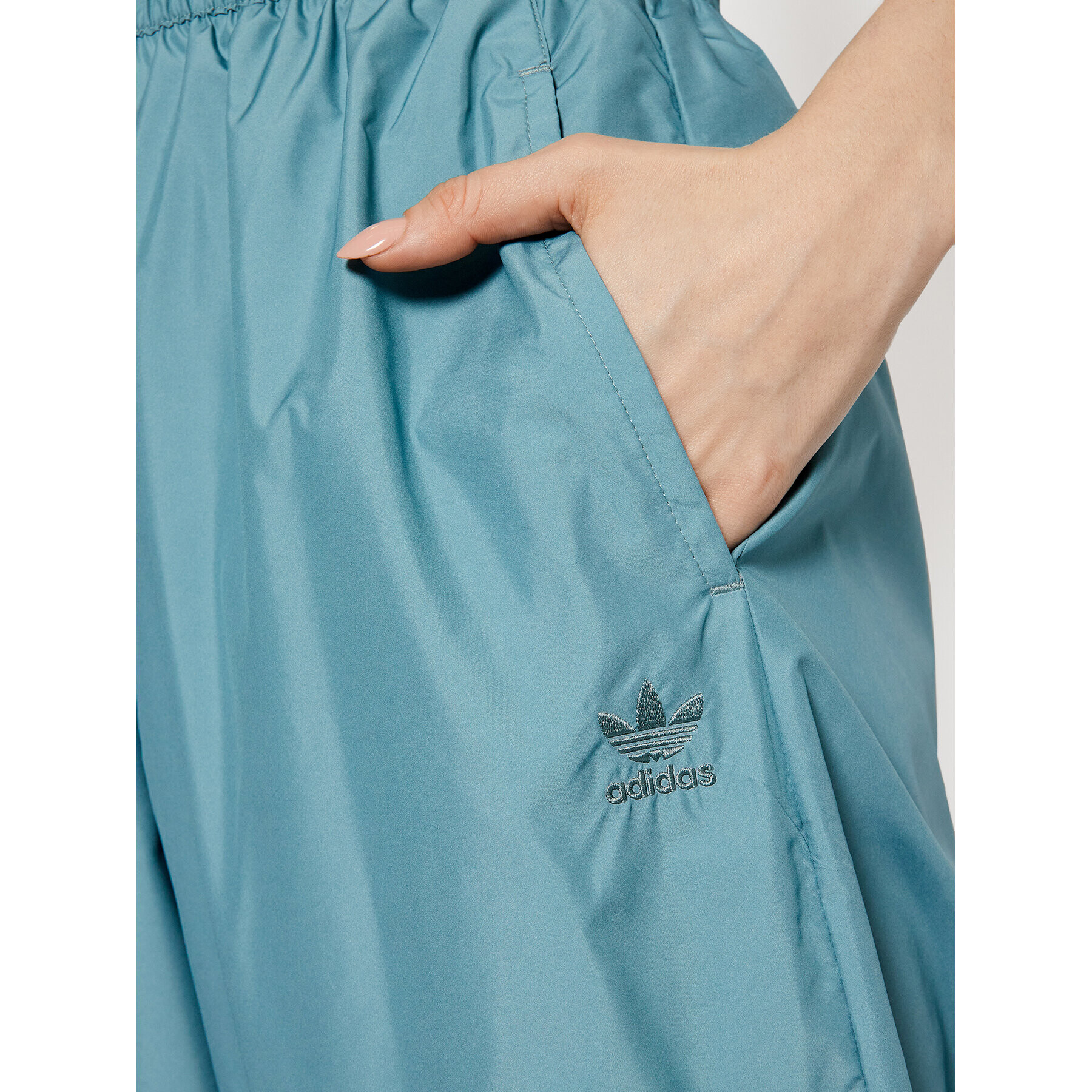 adidas Pantaloni trening adicolor 3D Trefoil GN2850 Verde Loose Fit - Pled.ro