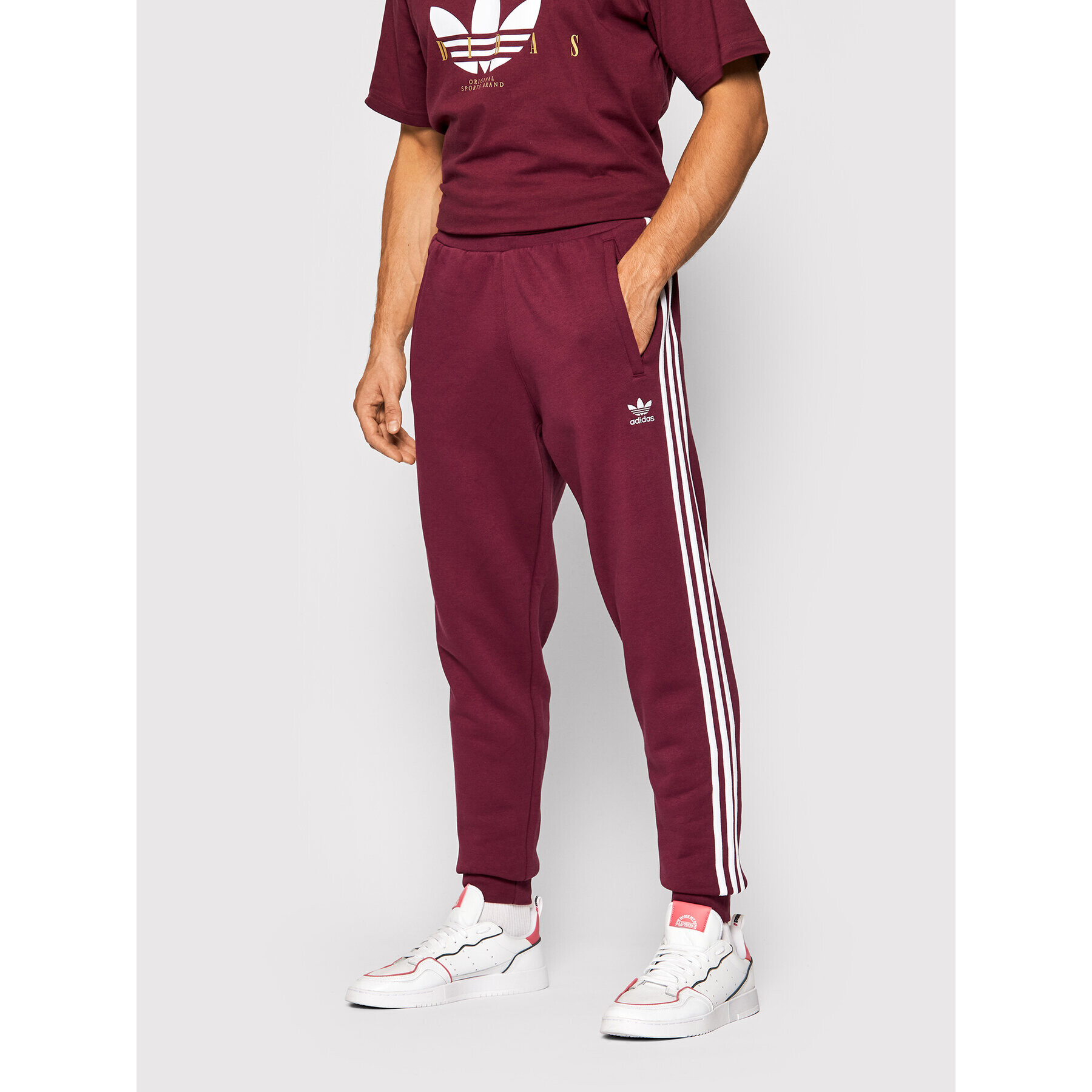 adidas Pantaloni trening adicolor Classic 3-Stripes H06687 Vișiniu Fitted Fit - Pled.ro